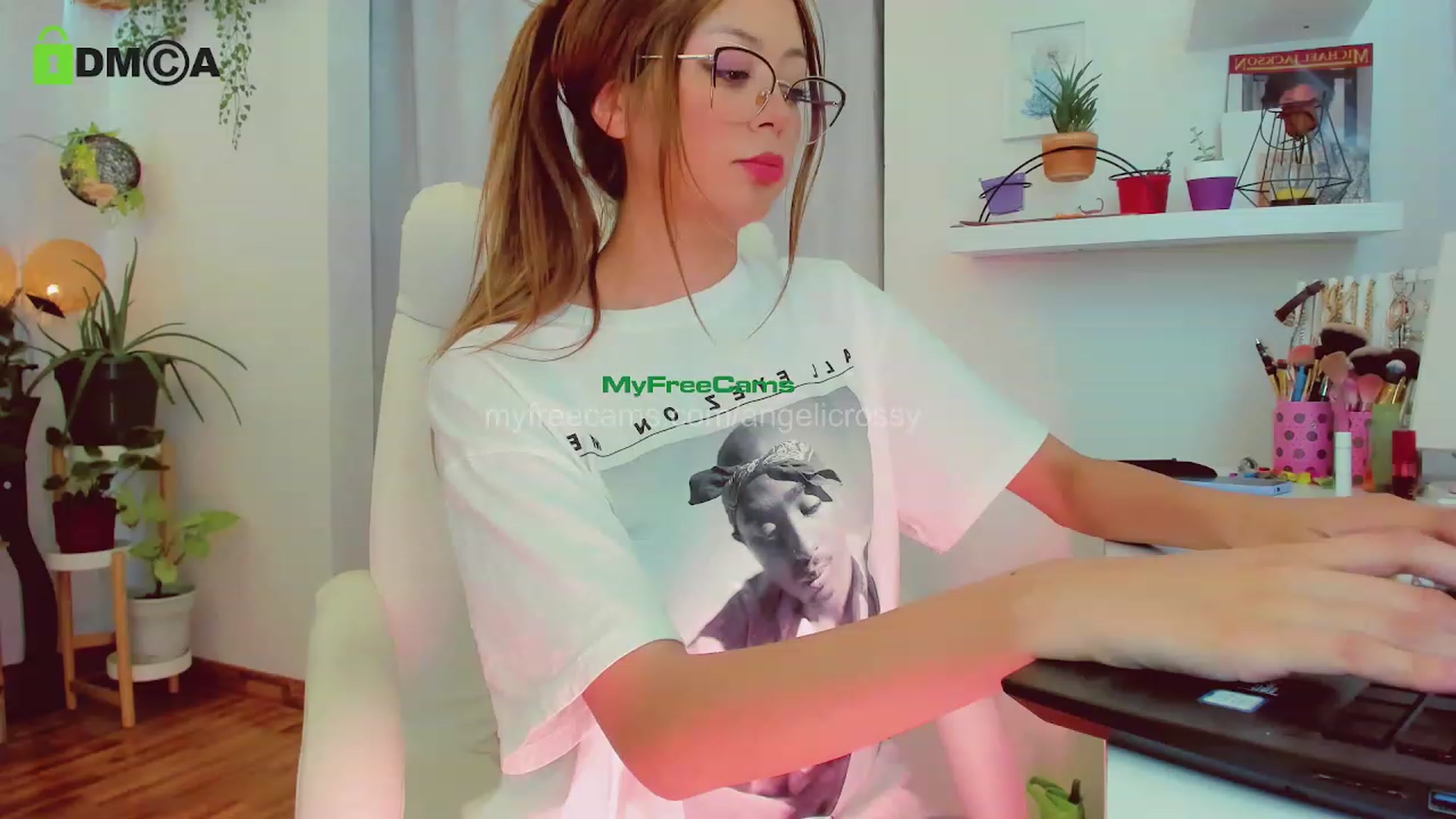 Gallery image thumbnail from AngelicRossy's myfreecams stream on, 11/10/2023, 17:07 image 10 of 20