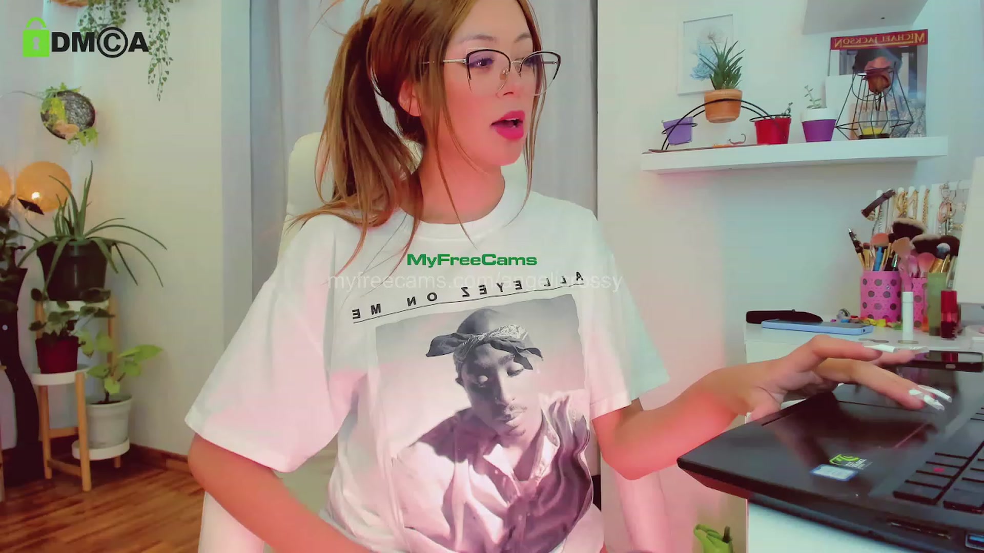 Gallery image thumbnail from AngelicRossy's myfreecams stream on, 11/10/2023, 17:07 image 11 of 20