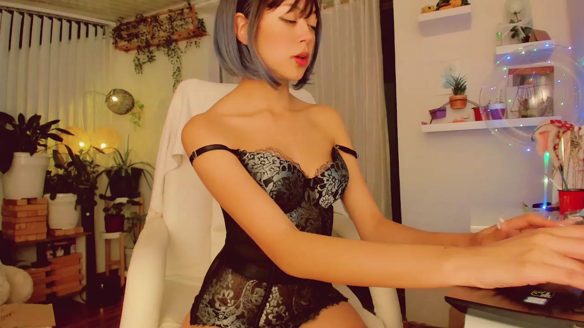 Gallery image thumbnail from AngelicRossy's myfreecams stream on, 12/14/2023, 24:00 image 17 of 20