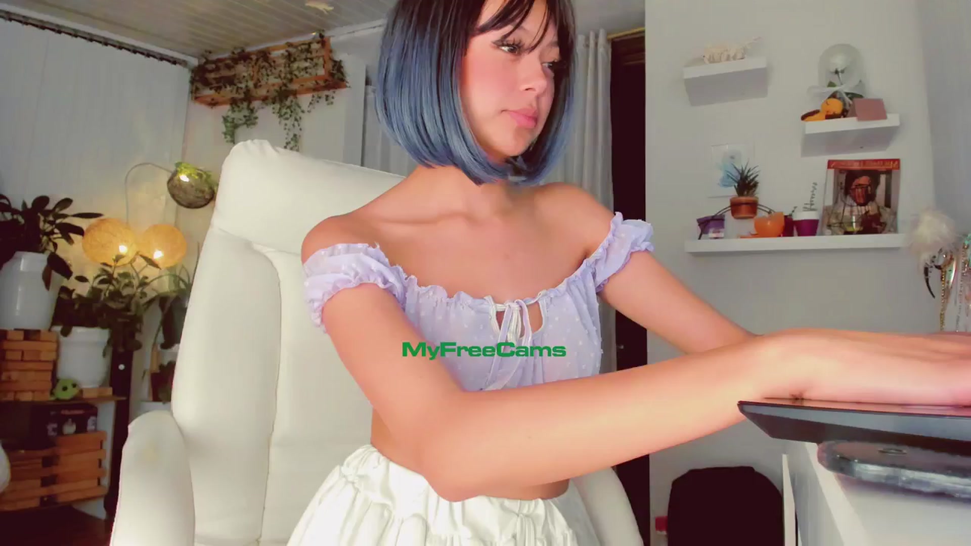 Gallery image thumbnail from AngelicRossy's myfreecams stream on, 02/20/2024, 24:00 image 17 of 20