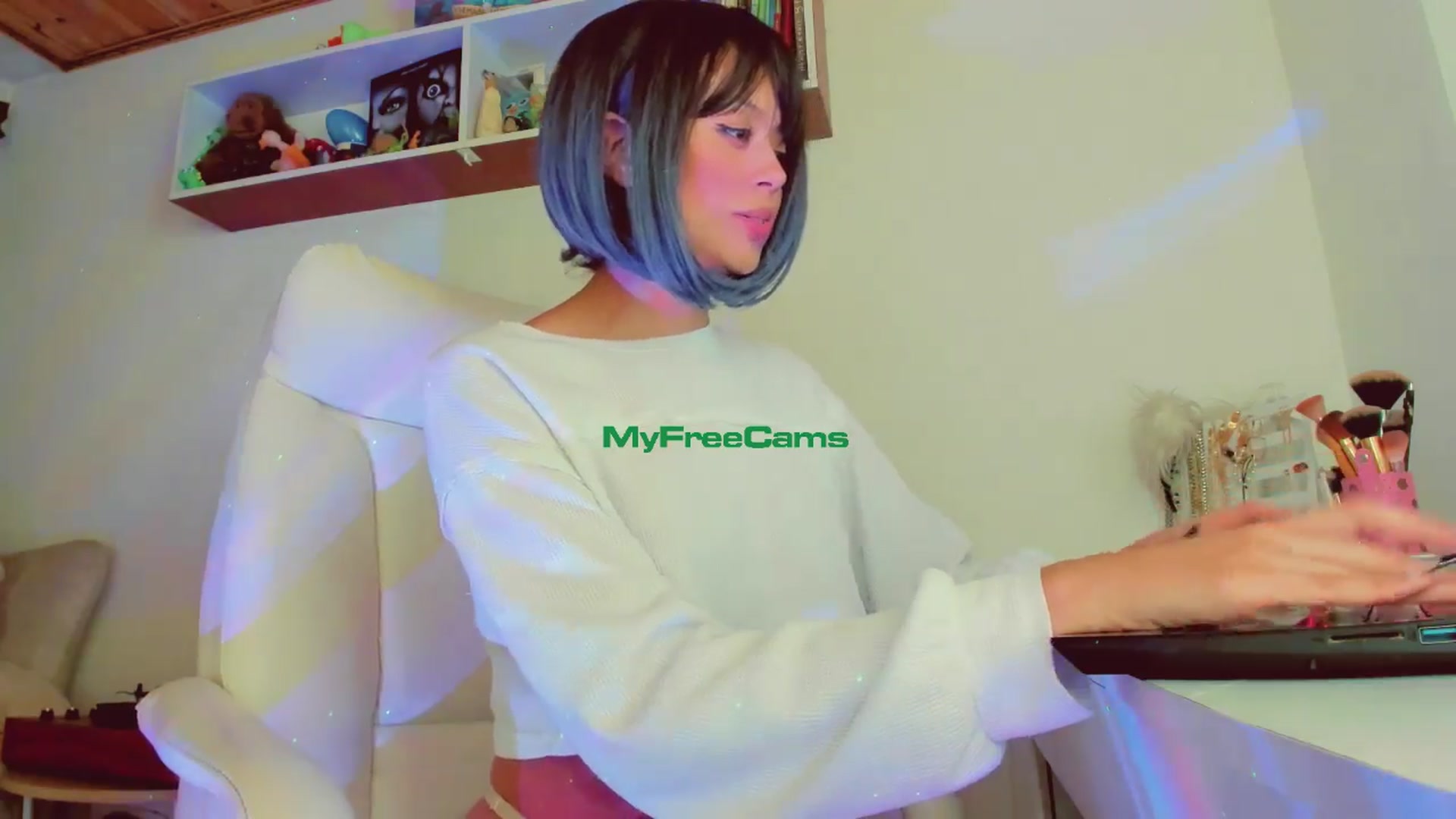 Gallery image thumbnail from AngelicRossy's myfreecams stream on, 04/03/2024, 21:02 image 14 of 20