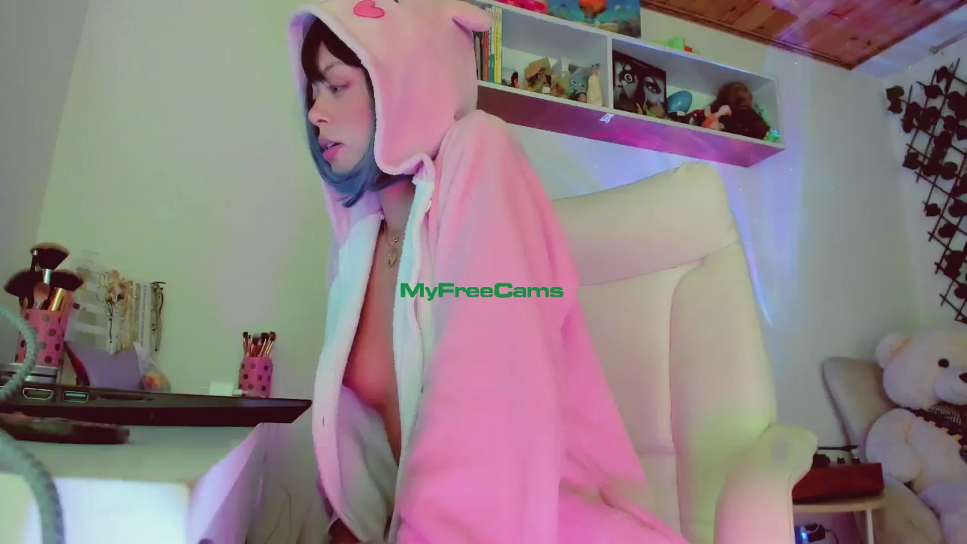 Gallery image thumbnail from AngelicRossy's myfreecams stream on, 04/16/2024, 02:25 image 7 of 20