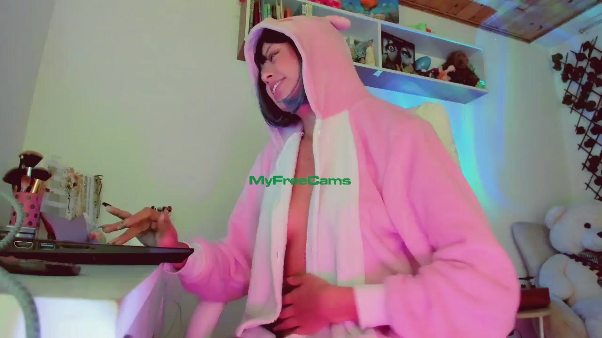 Gallery image thumbnail from AngelicRossy's myfreecams stream on, 04/16/2024, 02:25 image 5 of 20