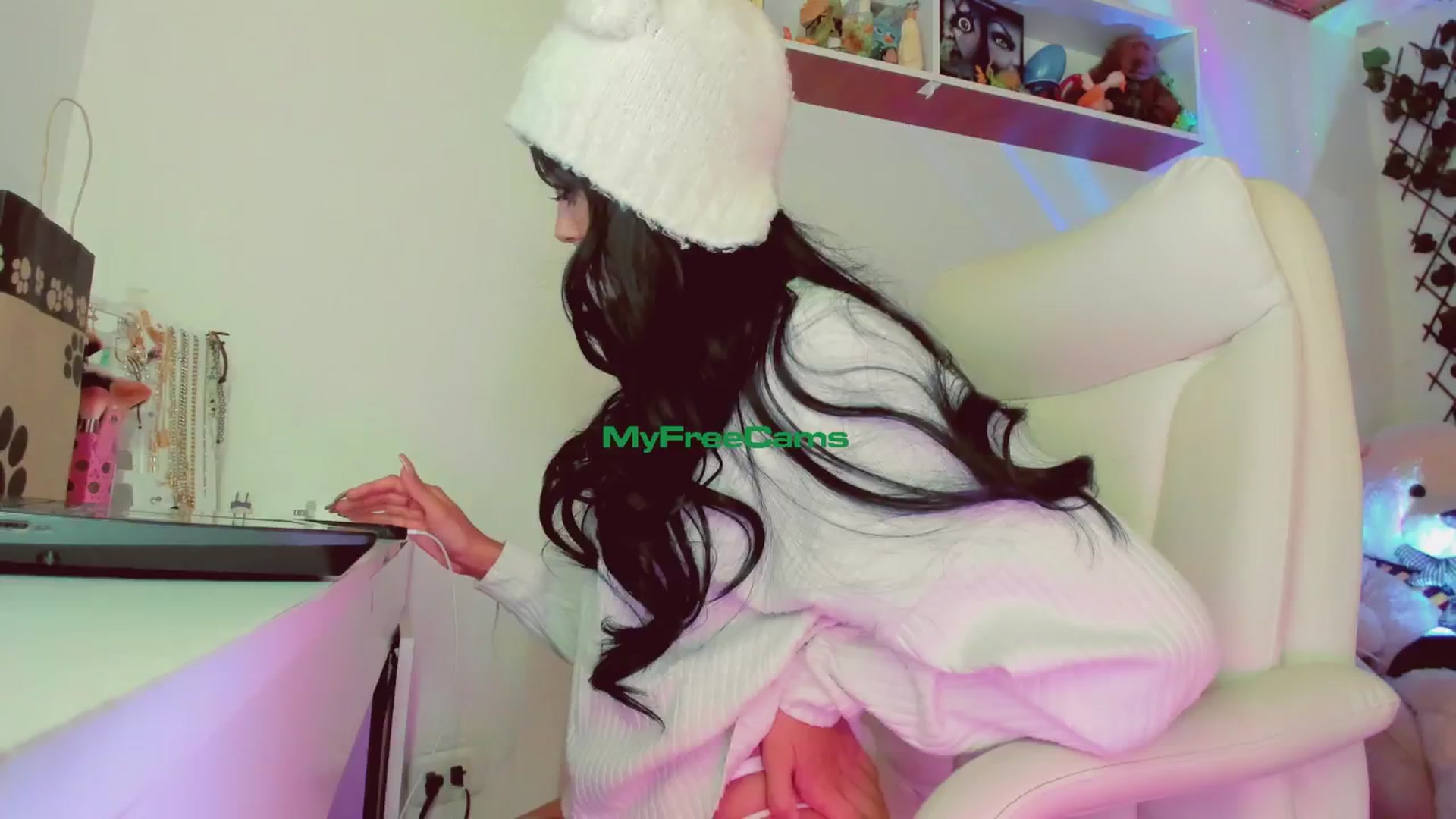 Gallery image thumbnail from AngelicRossy's myfreecams stream on, 04/26/2024, 16:39 image 3 of 20