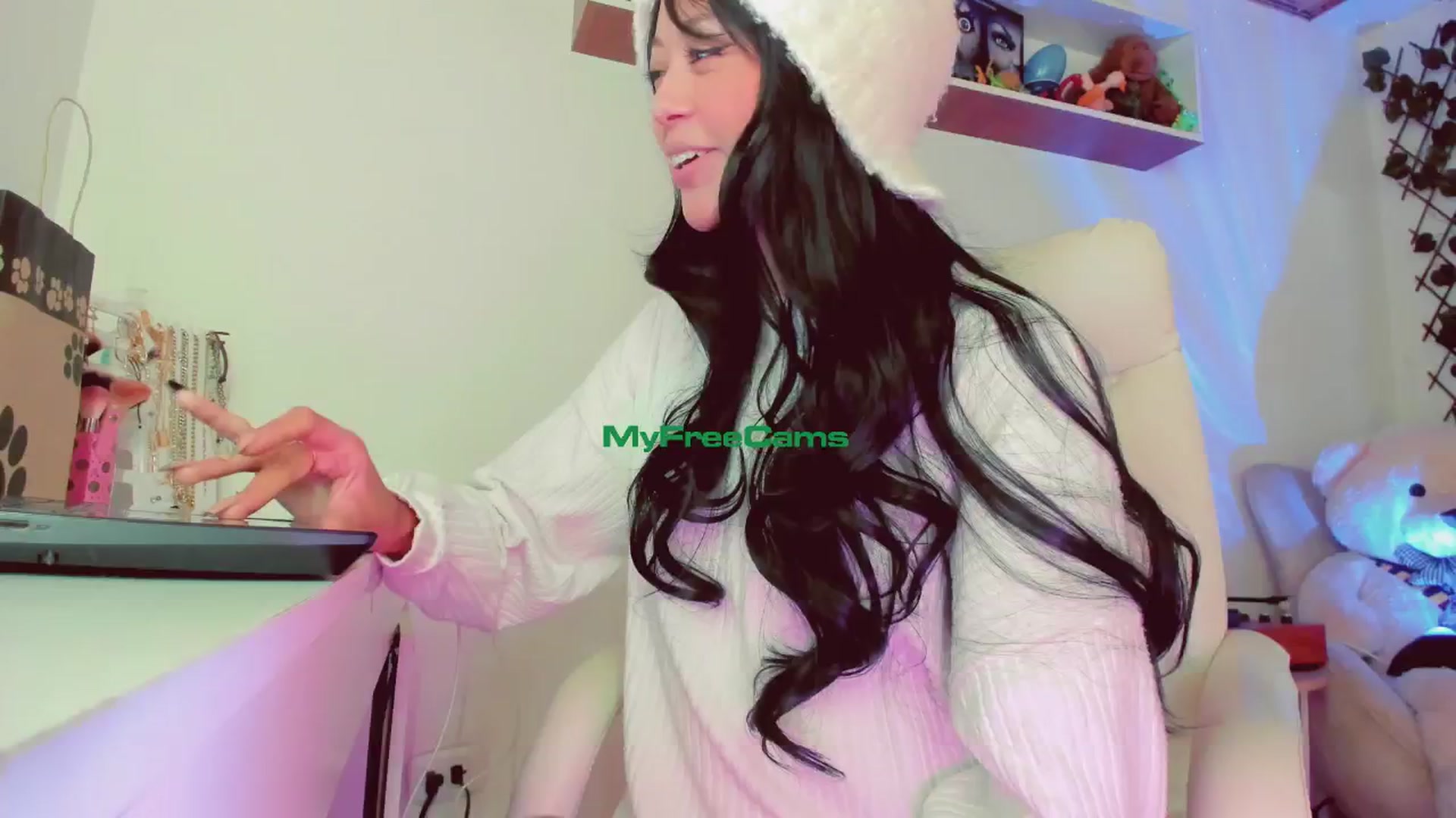 Gallery image thumbnail from AngelicRossy's myfreecams stream on, 04/26/2024, 16:39 image 2 of 20