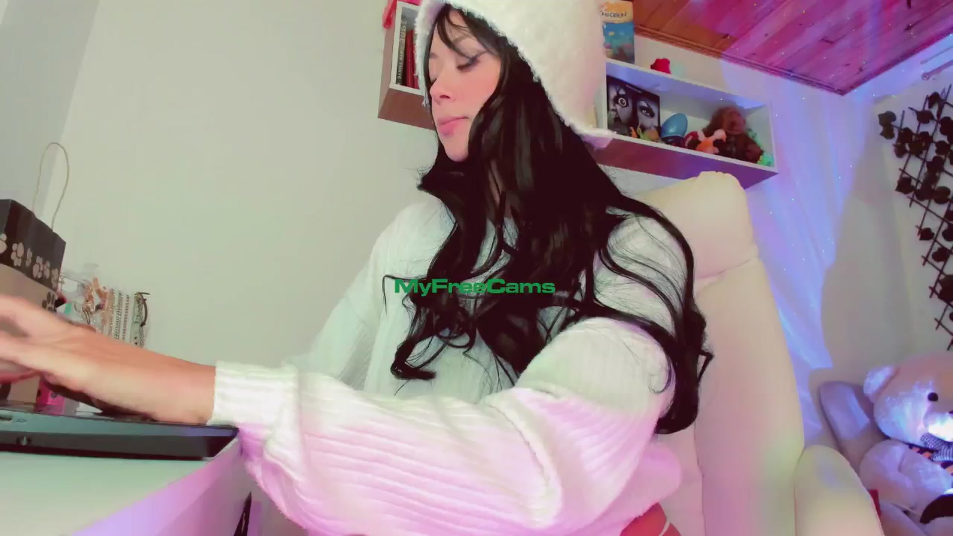 Gallery image thumbnail from AngelicRossy's myfreecams stream on, 04/26/2024, 16:39 image 5 of 20