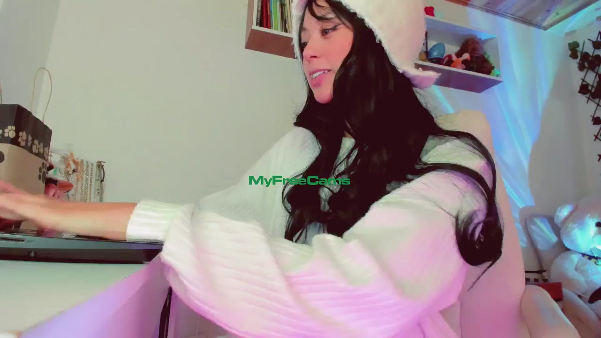 Gallery image thumbnail from AngelicRossy's myfreecams stream on, 04/26/2024, 16:39 image 1 of 20
