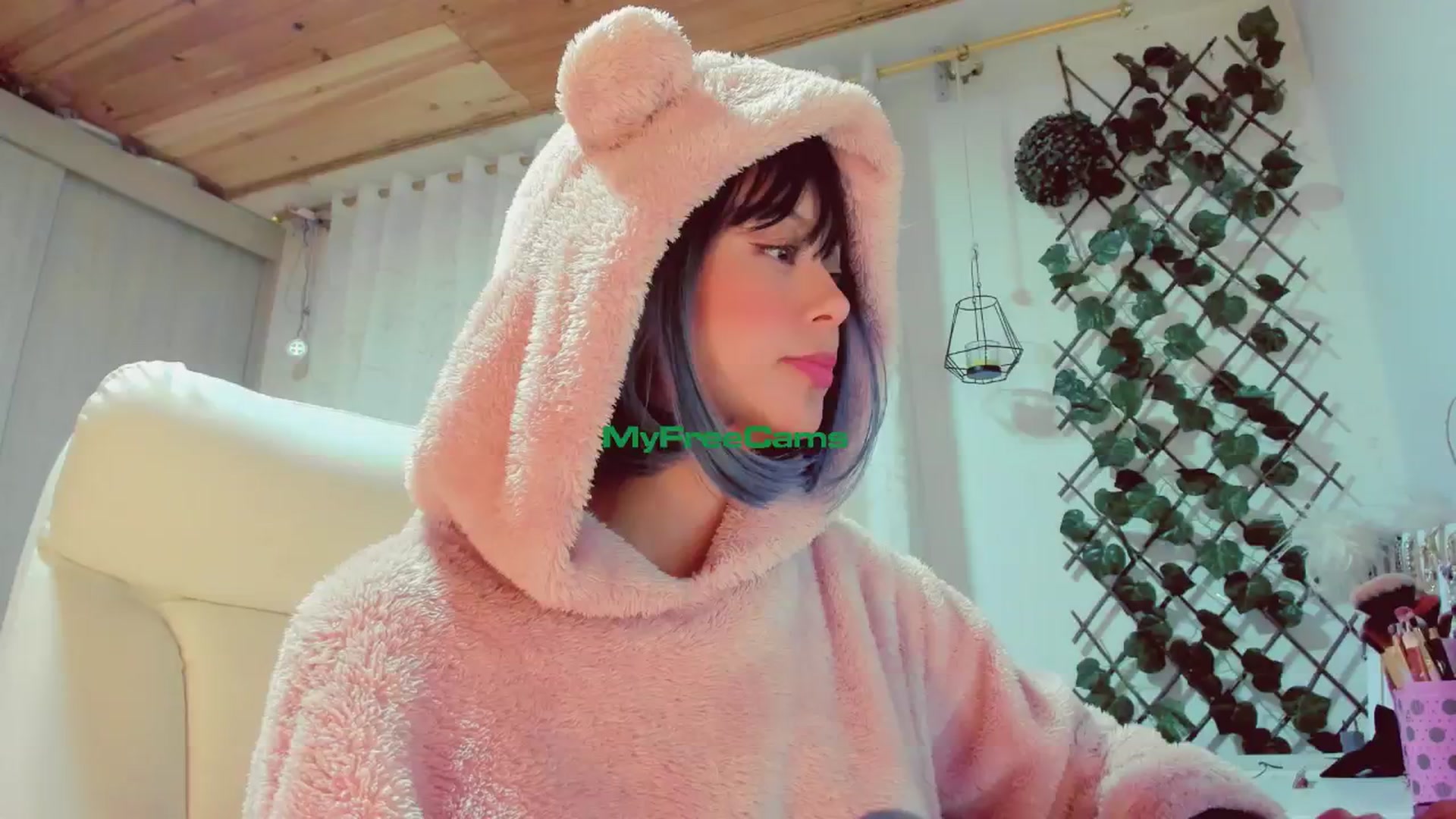 Gallery image thumbnail from AngelicRossy's myfreecams stream on, 05/10/2024, 22:58 image 1 of 20
