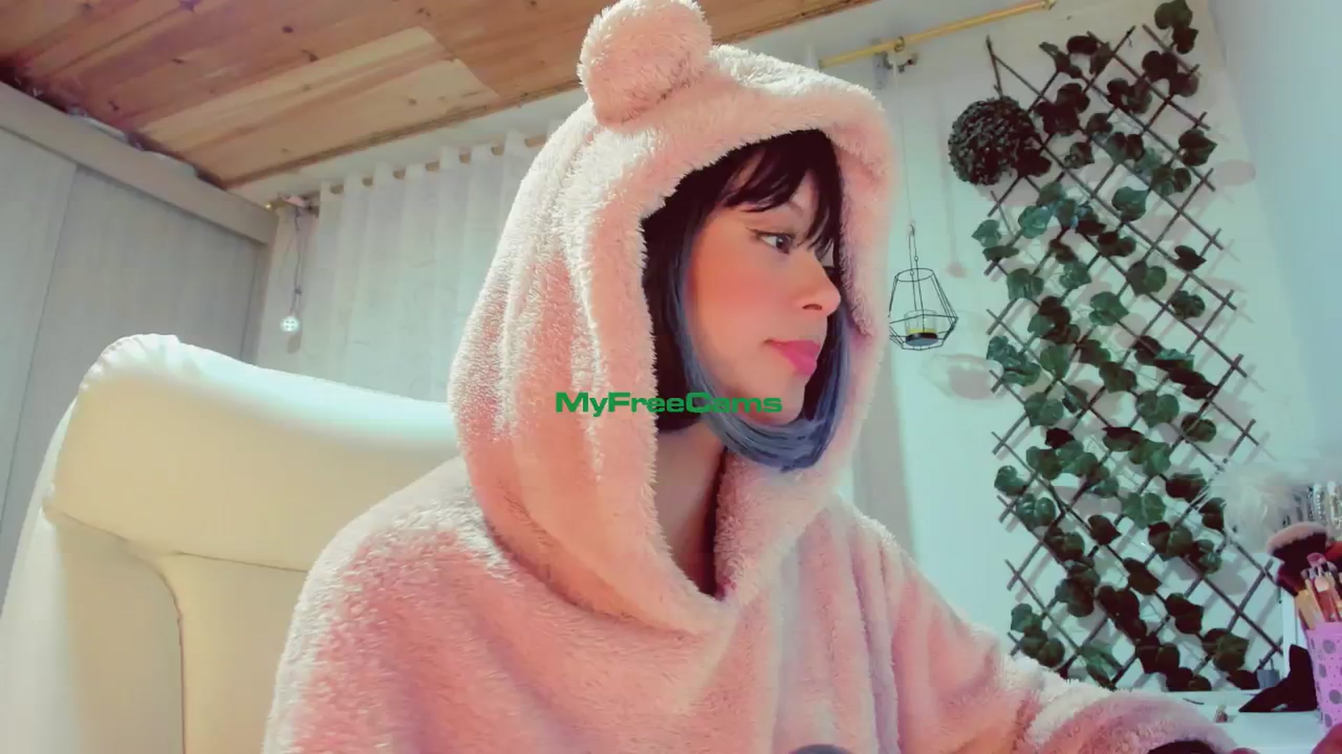 Gallery image thumbnail from AngelicRossy's myfreecams stream on, 05/10/2024, 22:58 image 4 of 20
