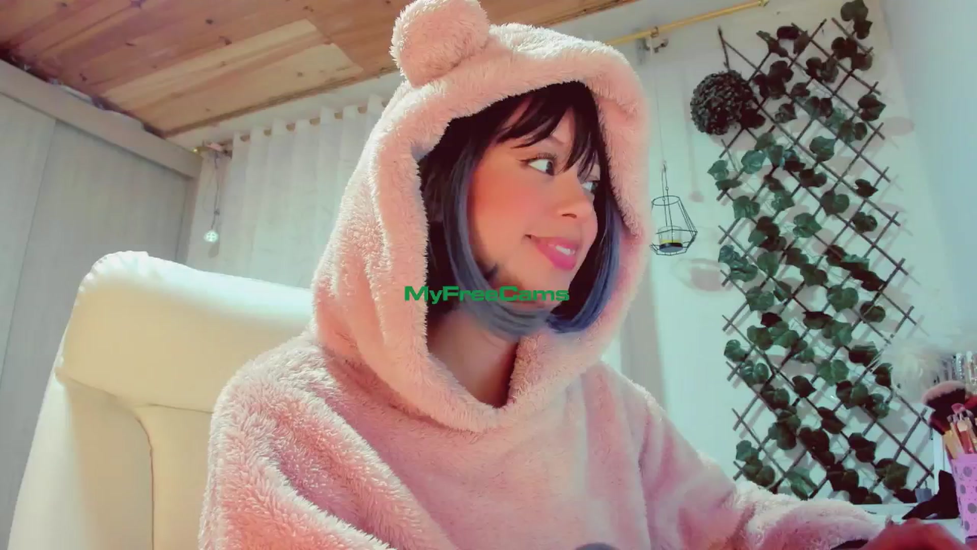 Gallery image thumbnail from AngelicRossy's myfreecams stream on, 05/10/2024, 22:58 image 6 of 20