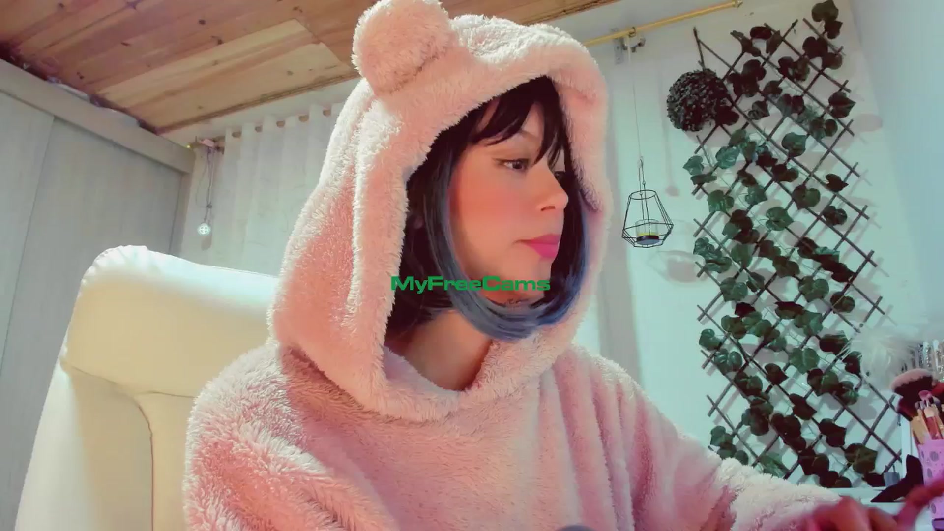 Gallery image thumbnail from AngelicRossy's myfreecams stream on, 05/10/2024, 22:58 image 7 of 20
