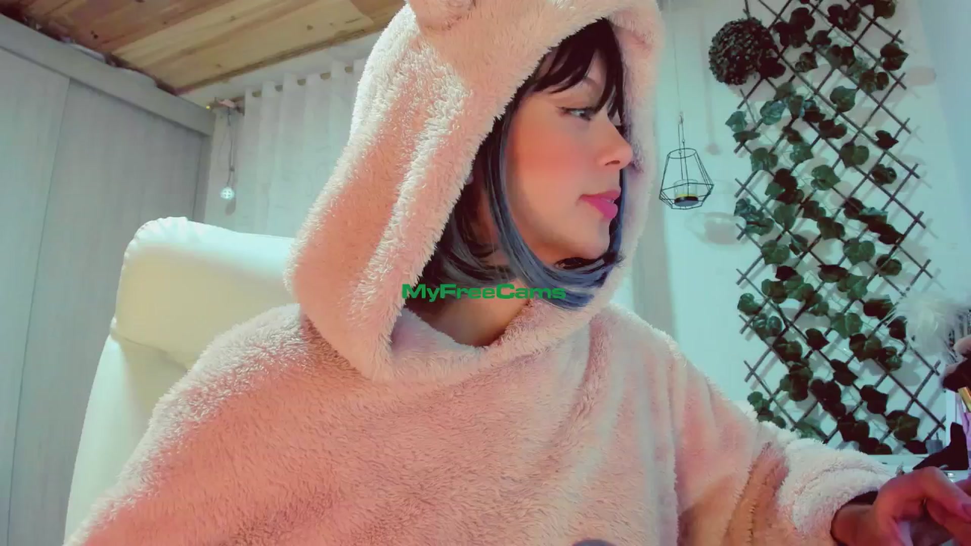 Gallery image thumbnail from AngelicRossy's myfreecams stream on, 05/10/2024, 22:58 image 10 of 20
