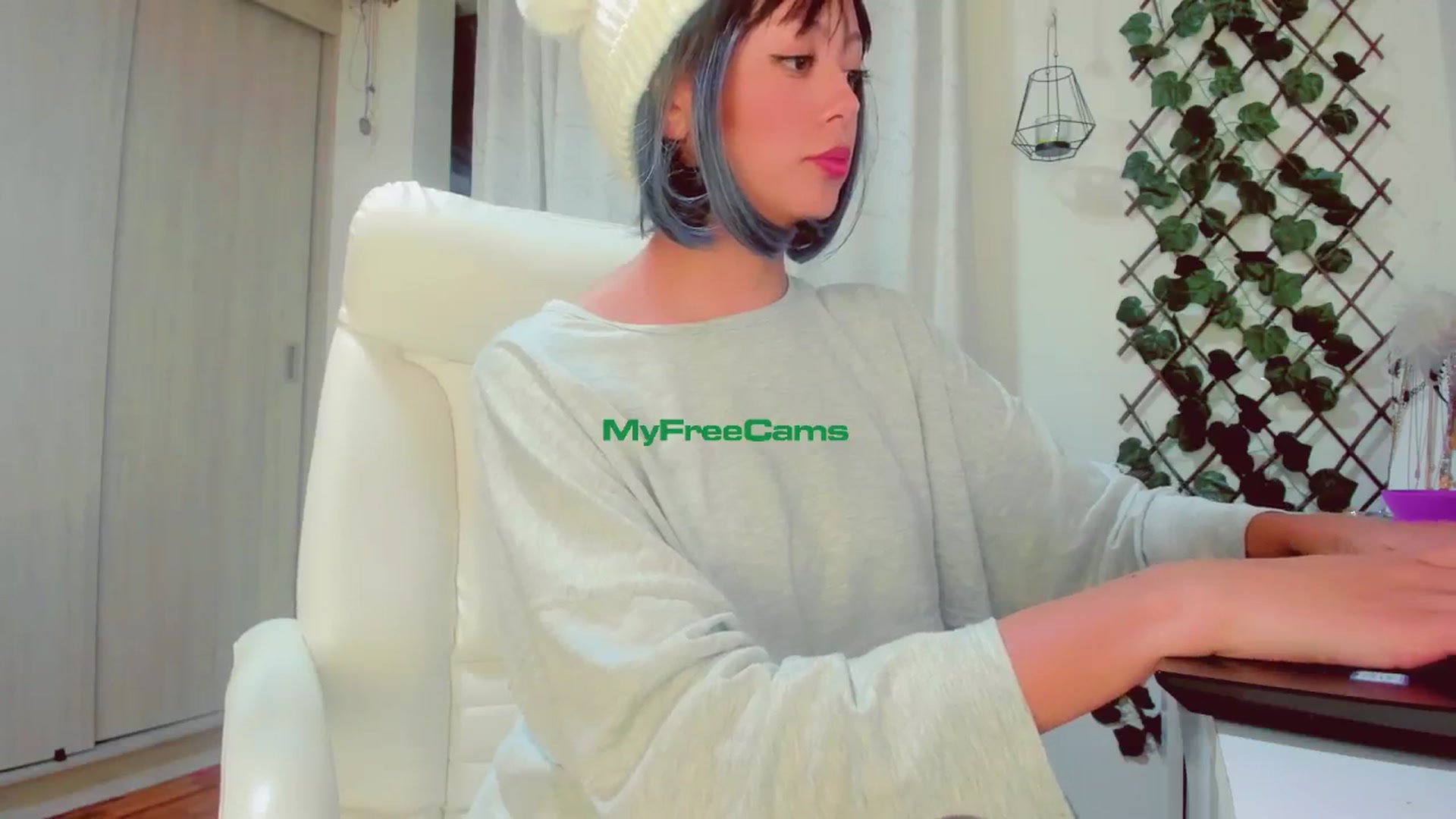 Gallery image thumbnail from AngelicRossy's myfreecams stream on, 05/31/2024, 24:53 image 19 of 20