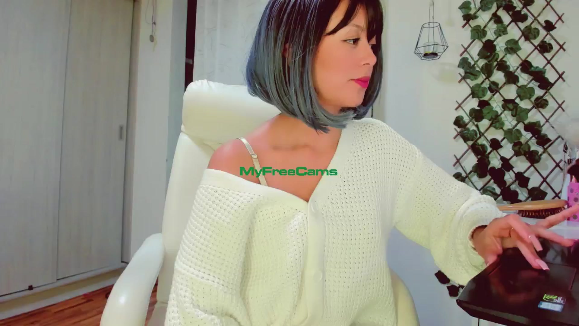 Gallery image thumbnail from AngelicRossy's myfreecams stream on, 06/01/2024, 01:31 image 20 of 20