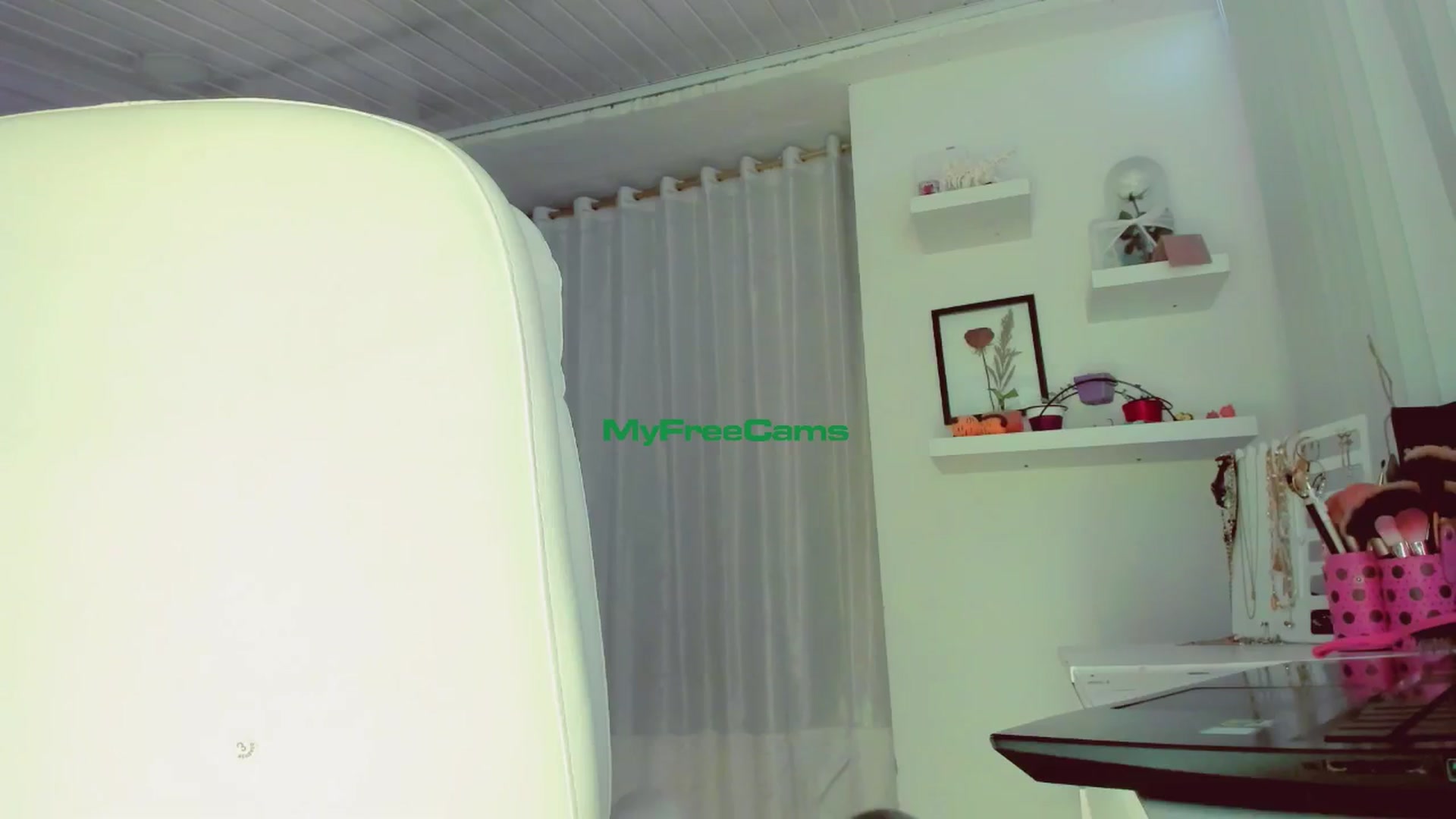 Gallery image thumbnail from AngelicRossy's myfreecams stream on, 06/13/2024, 23:17 image 17 of 20