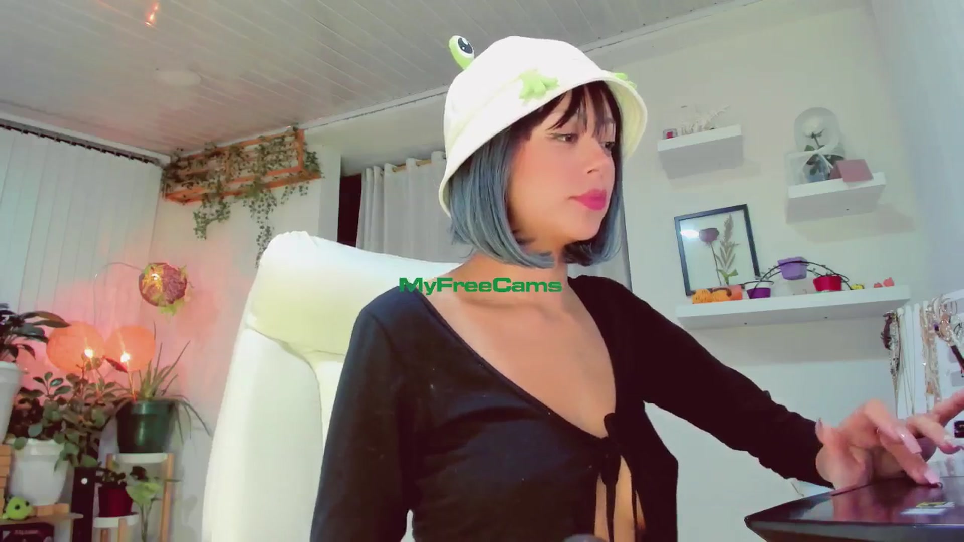 Gallery image thumbnail from AngelicRossy's myfreecams stream on, 06/14/2024, 24:00 image 4 of 20