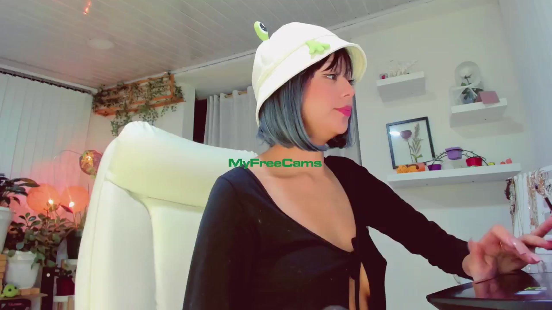 Gallery image thumbnail from AngelicRossy's myfreecams stream on, 06/14/2024, 24:00 image 1 of 20