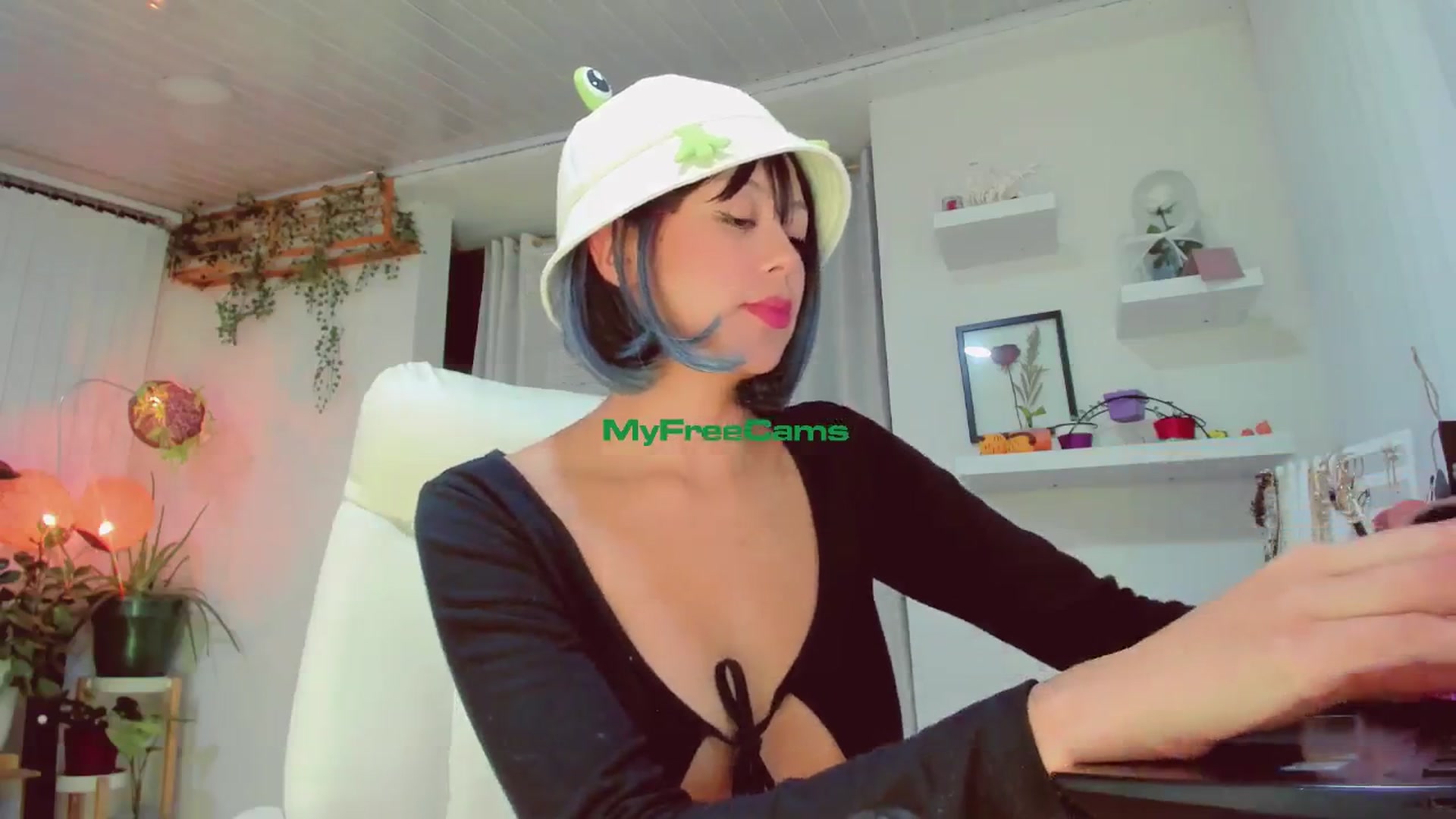 Gallery image thumbnail from AngelicRossy's myfreecams stream on, 06/14/2024, 01:07 image 11 of 20