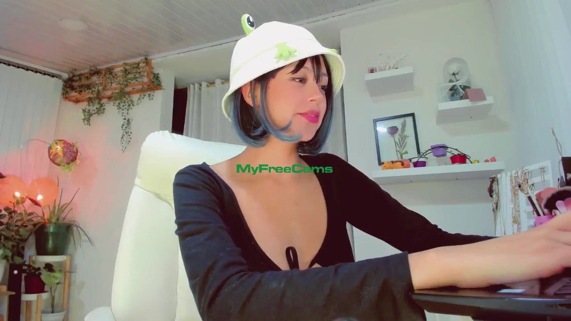 Gallery image thumbnail from AngelicRossy's myfreecams stream on, 06/14/2024, 01:07 image 14 of 20