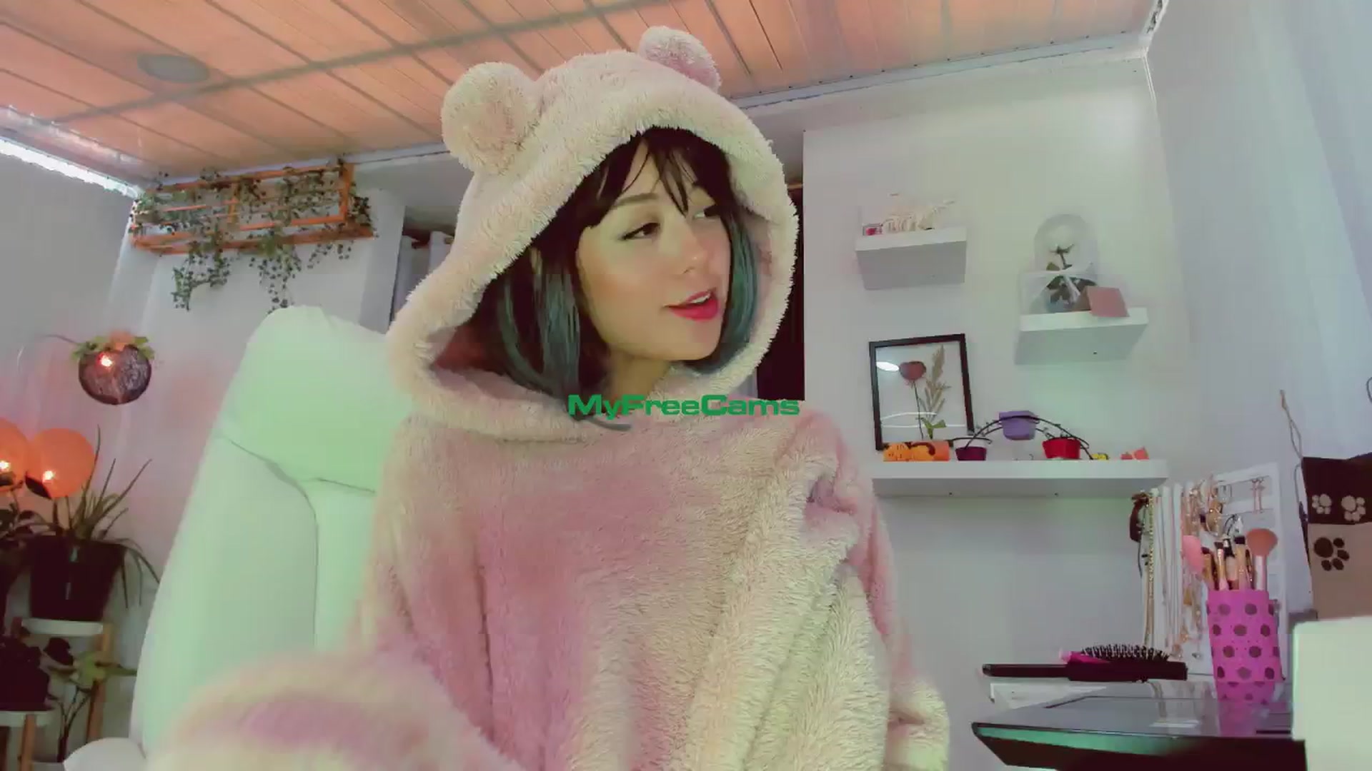 Gallery image thumbnail from AngelicRossy's myfreecams stream on, 06/17/2024, 17:22 image 18 of 20