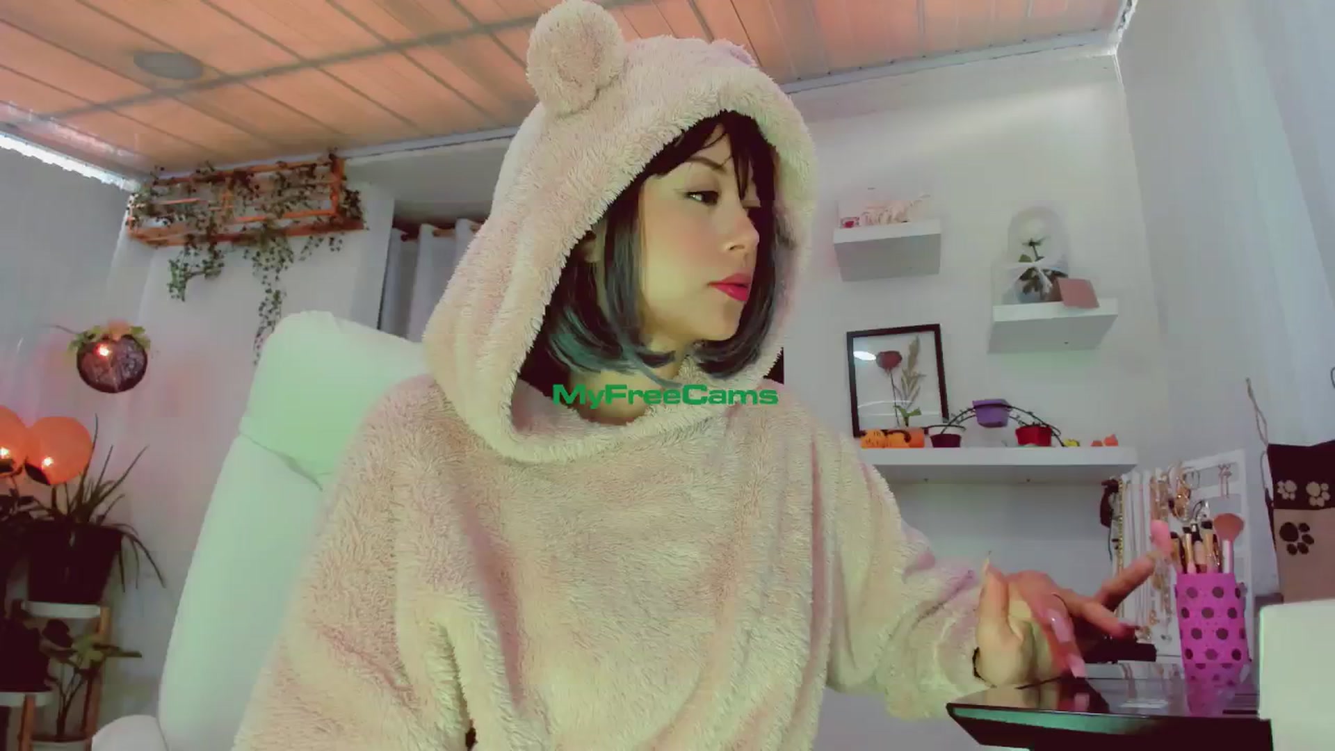 Gallery image thumbnail from AngelicRossy's myfreecams stream on, 06/17/2024, 17:22 image 9 of 20