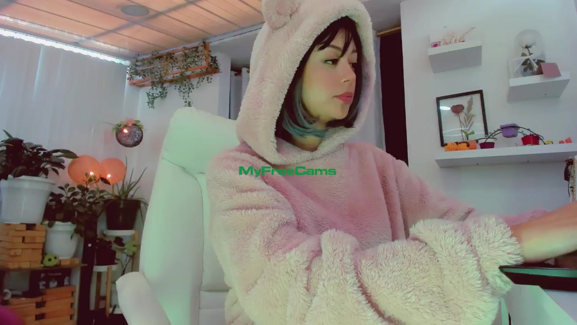 Gallery image thumbnail from AngelicRossy's myfreecams stream on, 06/17/2024, 18:28 image 4 of 20