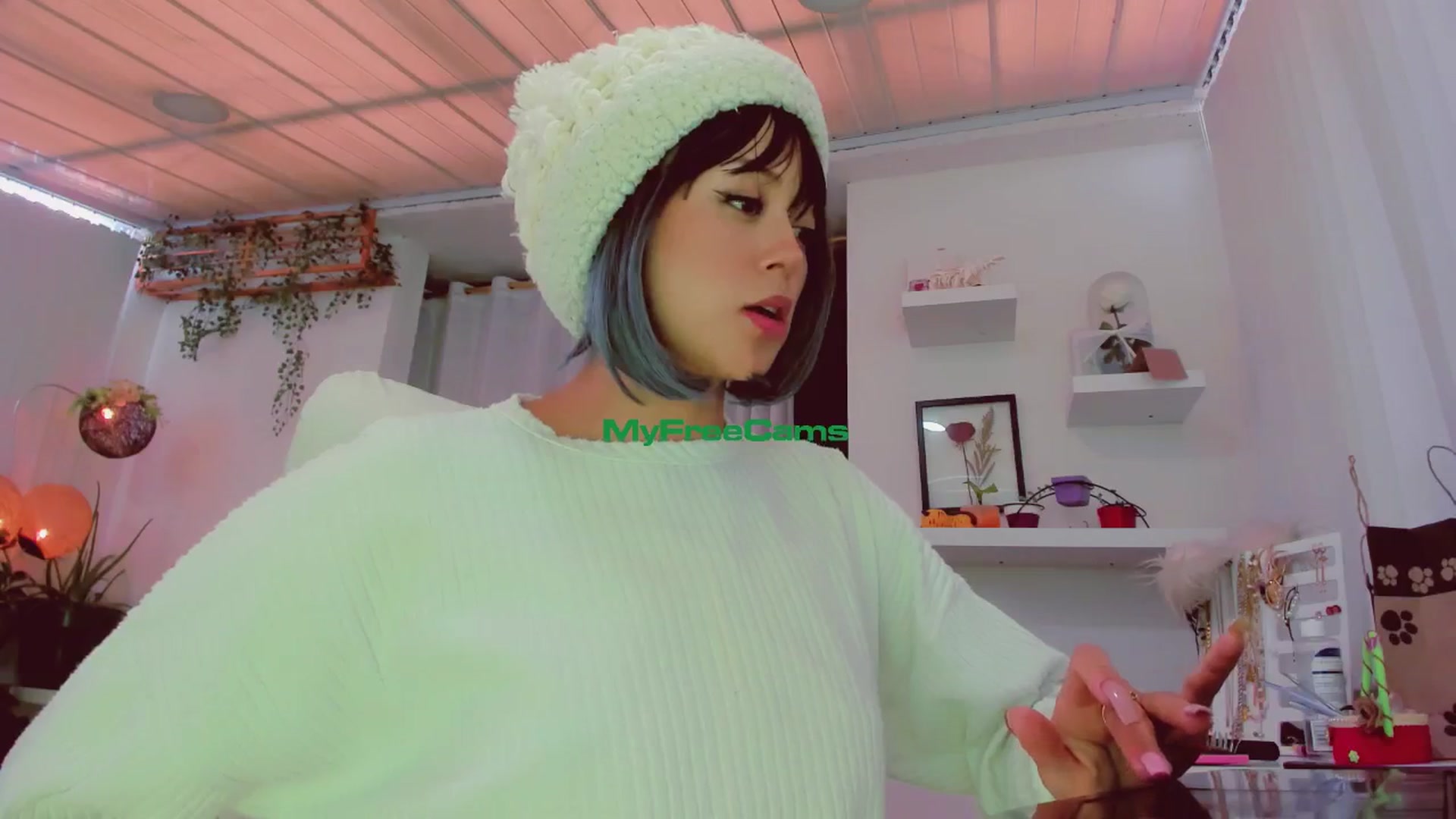Gallery image thumbnail from AngelicRossy's myfreecams stream on, 06/19/2024, 17:15 image 10 of 20