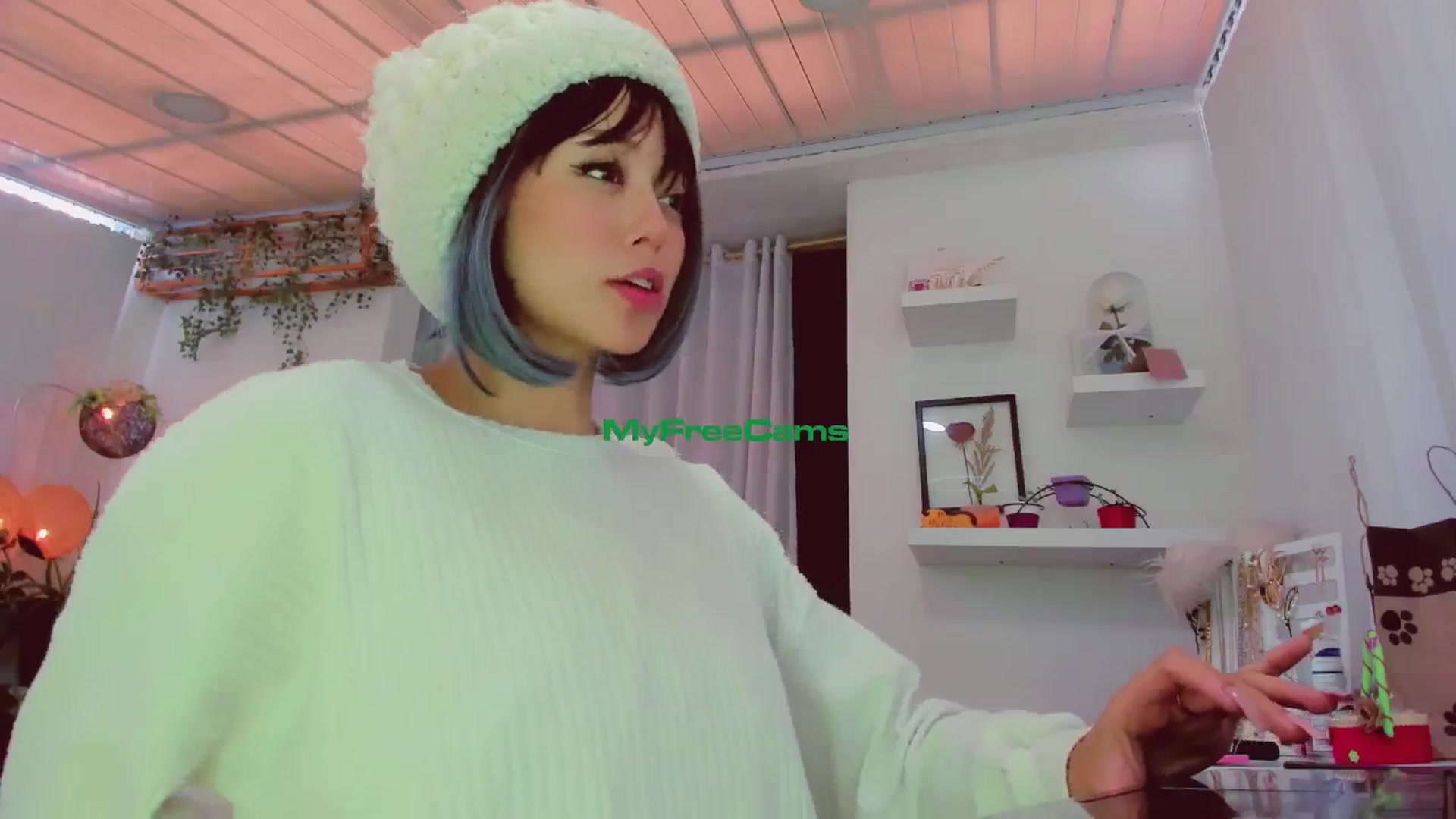 Gallery image thumbnail from AngelicRossy's myfreecams stream on, 06/19/2024, 17:15 image 12 of 20