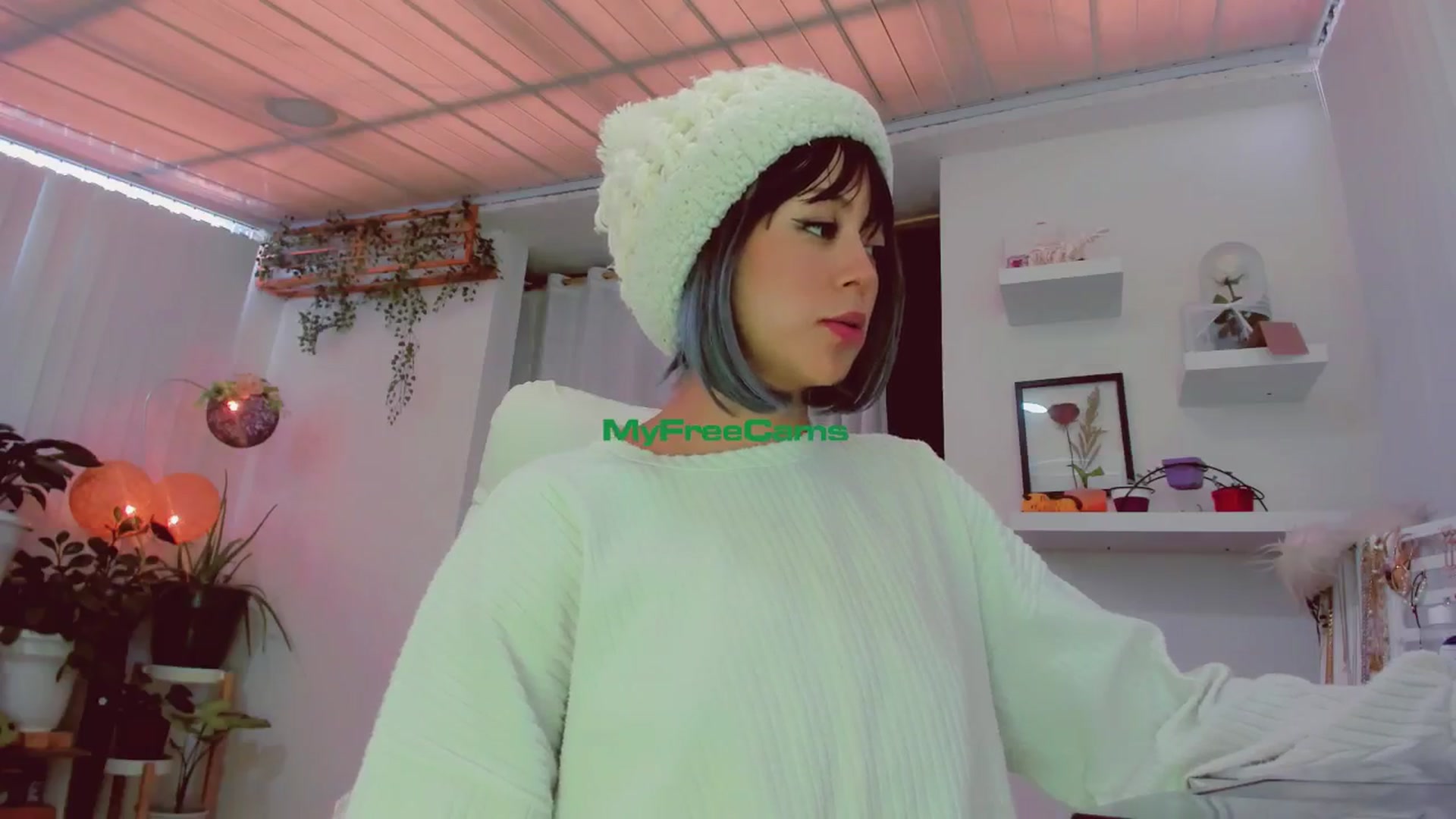 Gallery image thumbnail from AngelicRossy's myfreecams stream on, 06/19/2024, 17:15 image 8 of 20