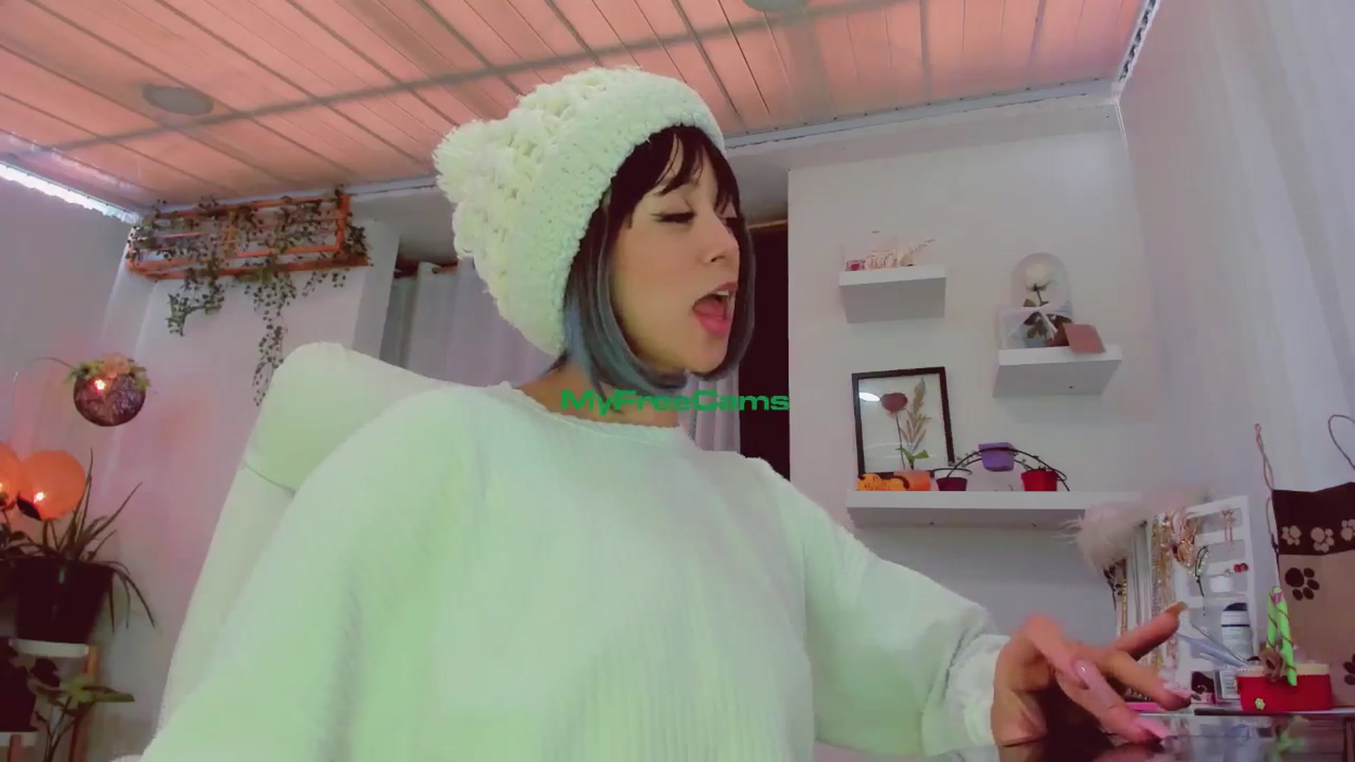 Gallery image thumbnail from AngelicRossy's myfreecams stream on, 06/19/2024, 17:15 image 11 of 20