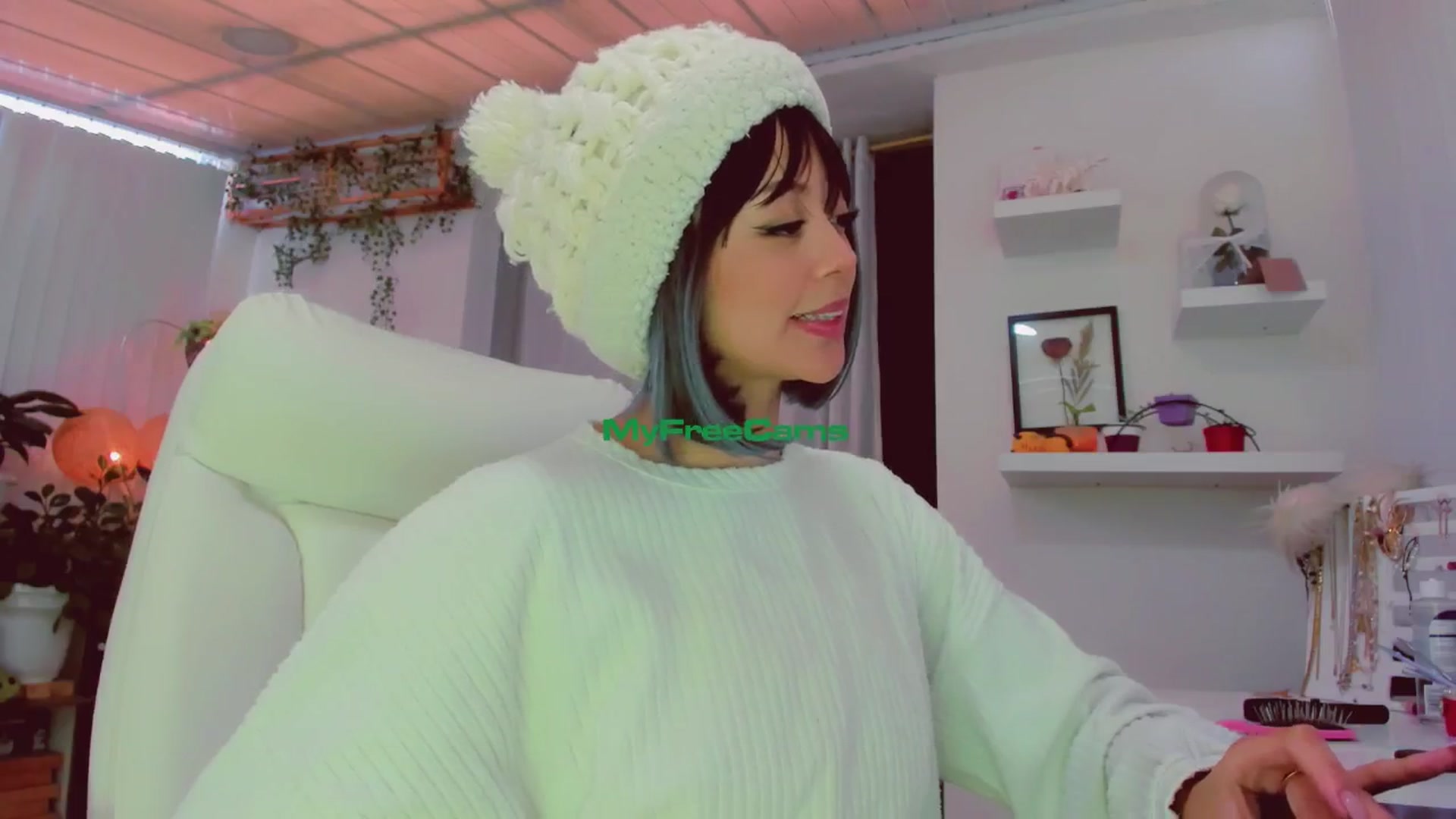 Gallery image thumbnail from AngelicRossy's myfreecams stream on, 06/19/2024, 17:15 image 4 of 20