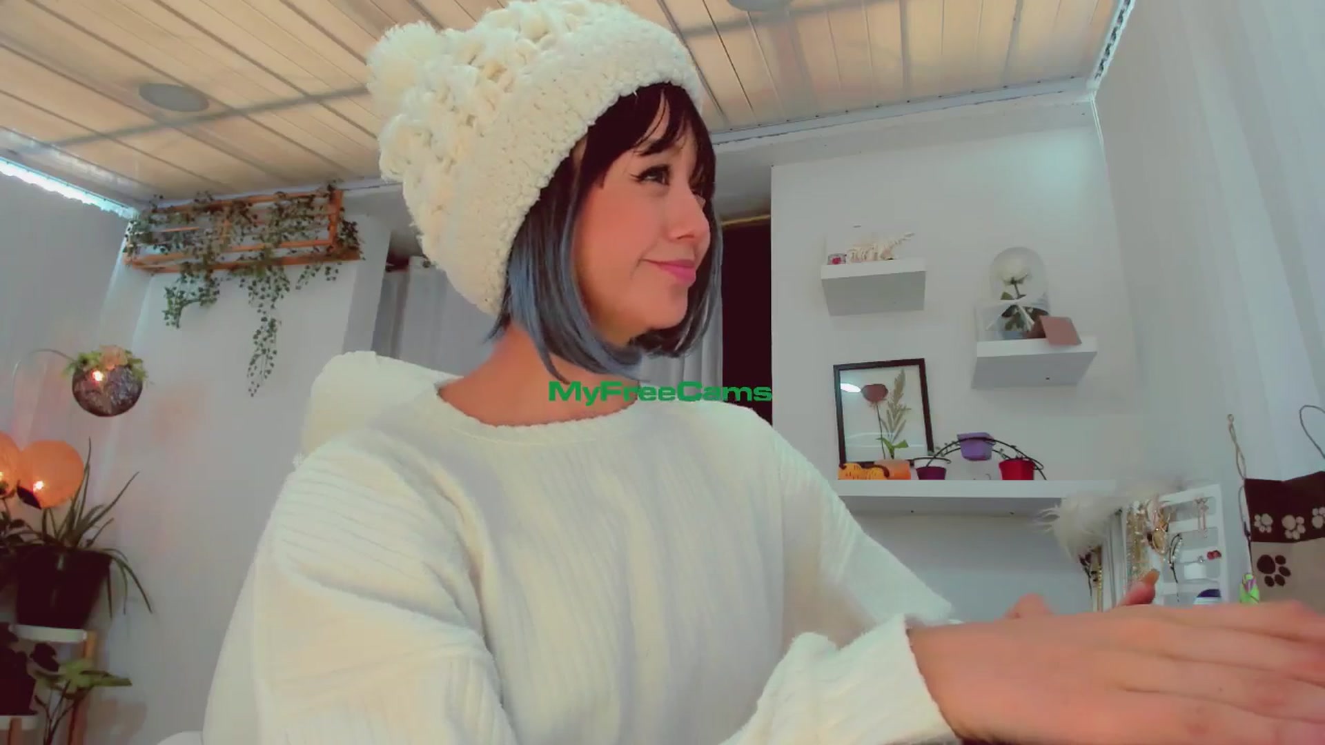 Gallery image thumbnail from AngelicRossy's myfreecams stream on, 06/19/2024, 17:15 image 17 of 20