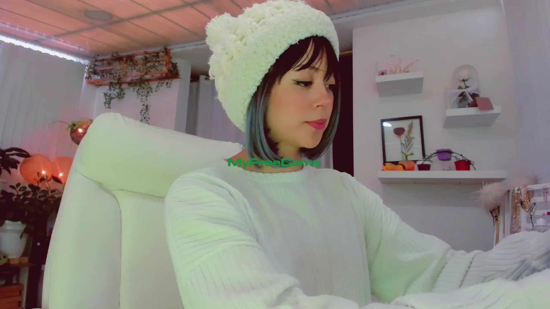Gallery image thumbnail from AngelicRossy's myfreecams stream on, 06/19/2024, 17:15 image 1 of 20