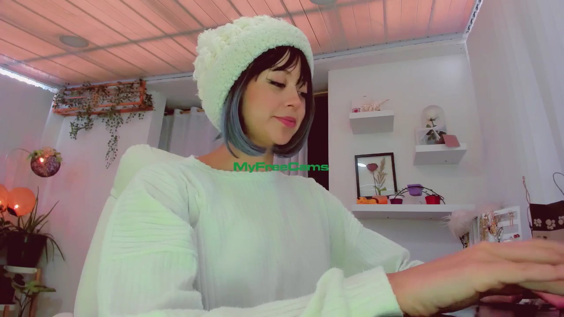 Gallery image thumbnail from AngelicRossy's myfreecams stream on, 06/19/2024, 17:15 image 16 of 20