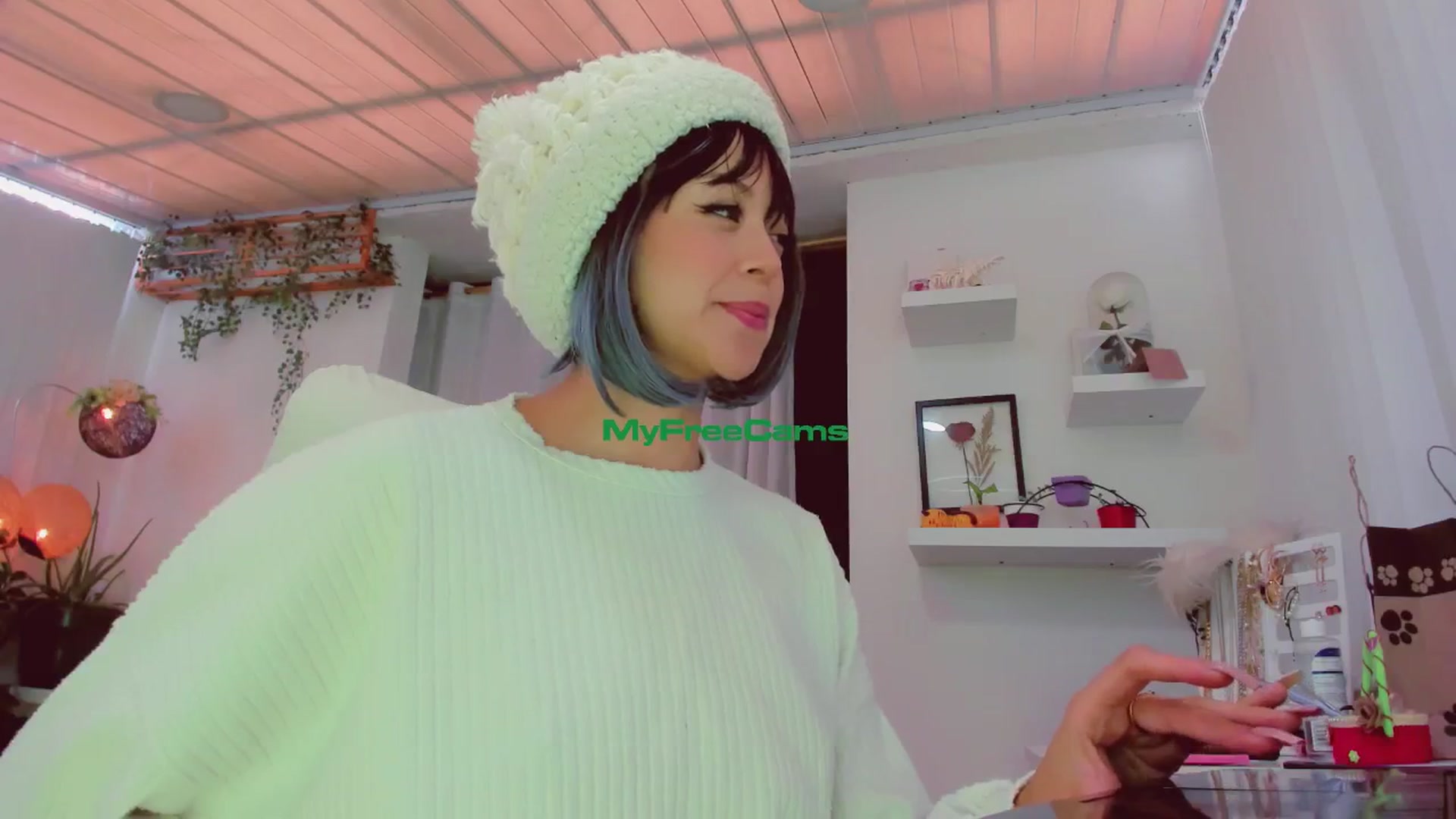Gallery image thumbnail from AngelicRossy's myfreecams stream on, 06/19/2024, 17:15 image 13 of 20