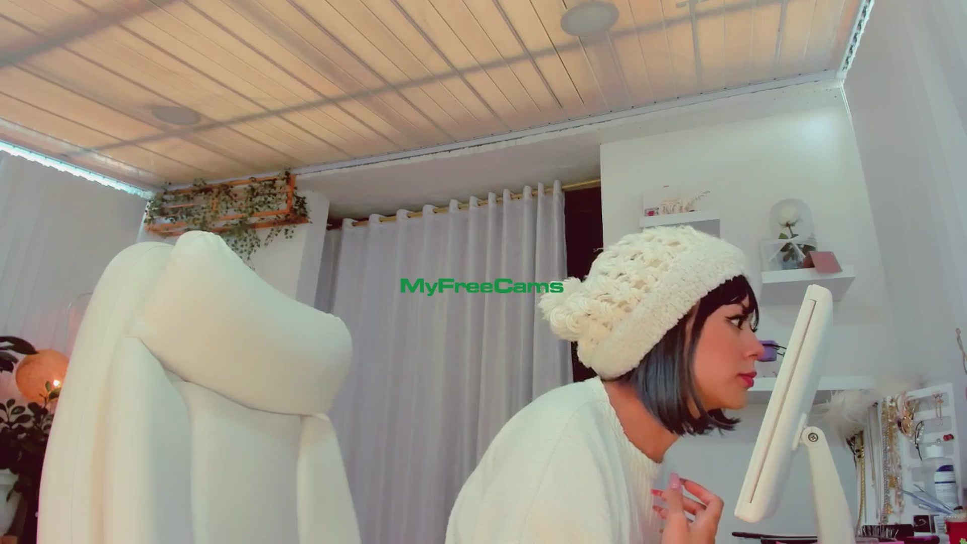 Gallery image thumbnail from AngelicRossy's myfreecams stream on, 06/19/2024, 17:48 image 7 of 20