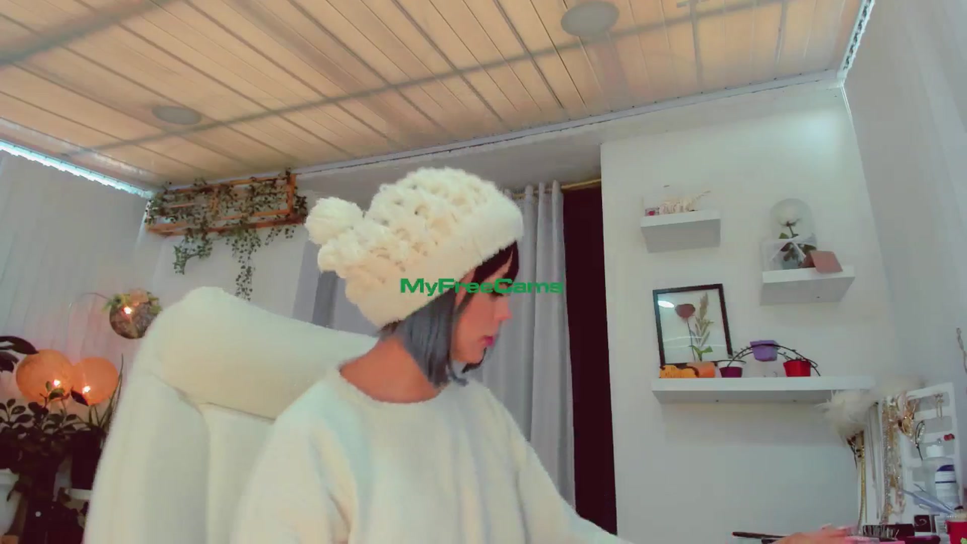 Gallery image thumbnail from AngelicRossy's myfreecams stream on, 06/19/2024, 17:48 image 5 of 20