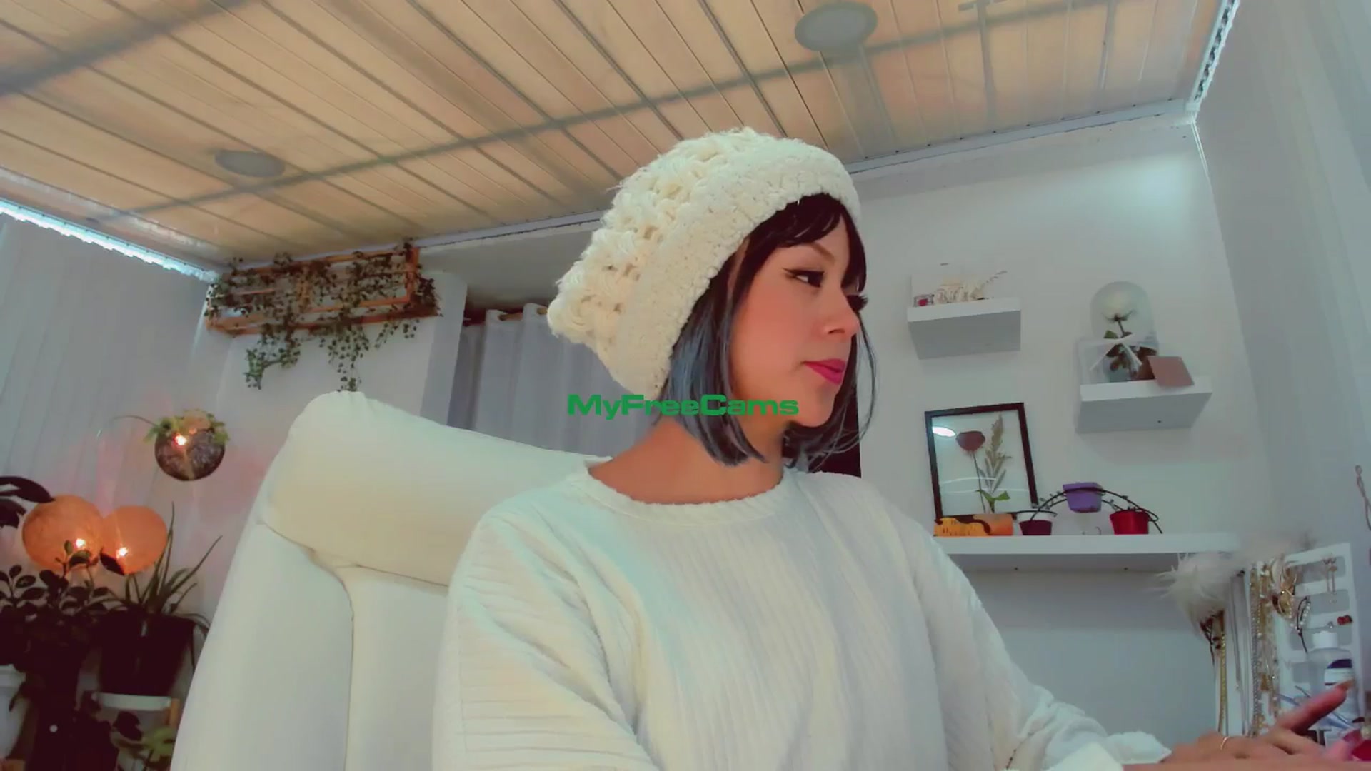 Gallery image thumbnail from AngelicRossy's myfreecams stream on, 06/19/2024, 17:48 image 6 of 20