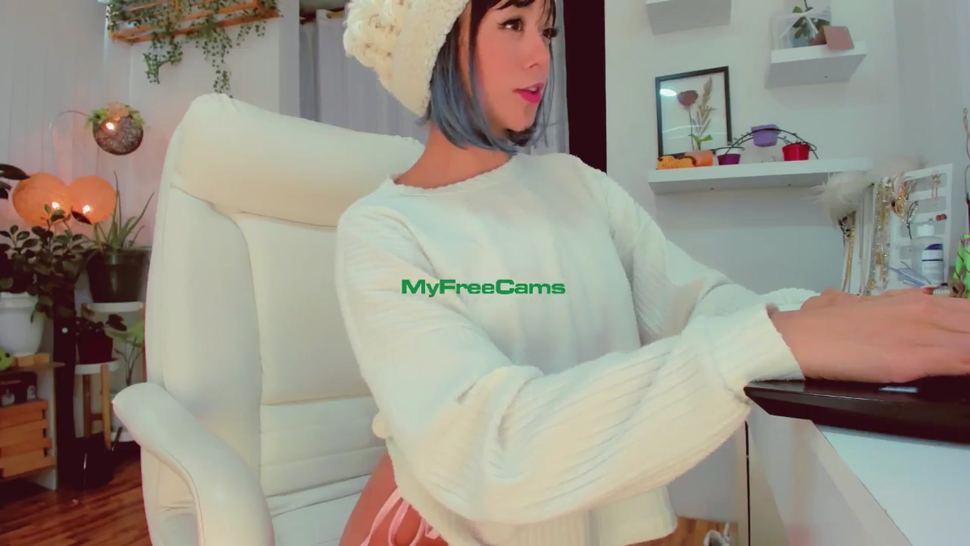 Gallery image thumbnail from AngelicRossy's myfreecams stream on, 06/19/2024, 17:48 image 16 of 20