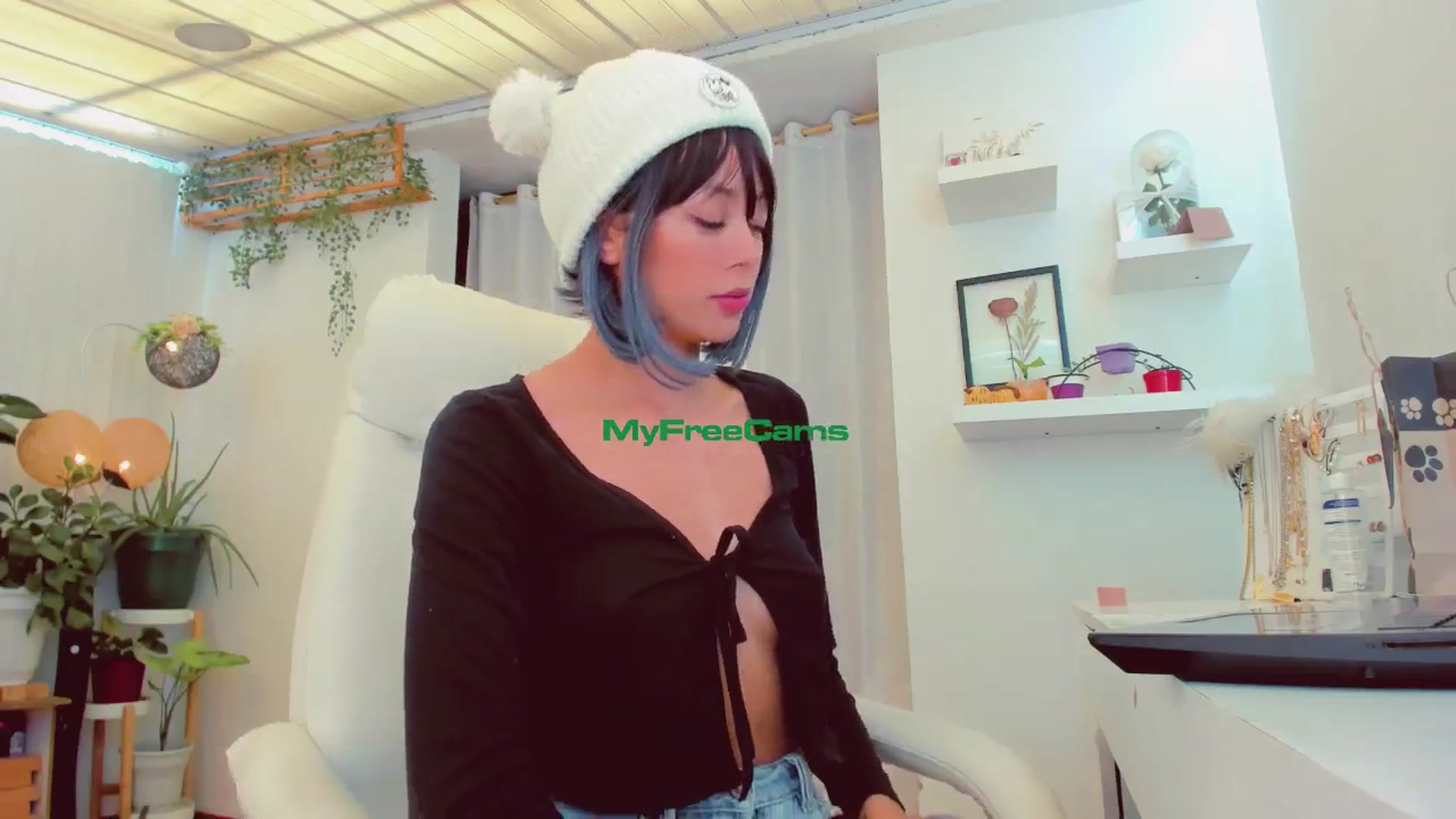 Gallery image thumbnail from AngelicRossy's myfreecams stream on, 06/20/2024, 19:07 image 19 of 20
