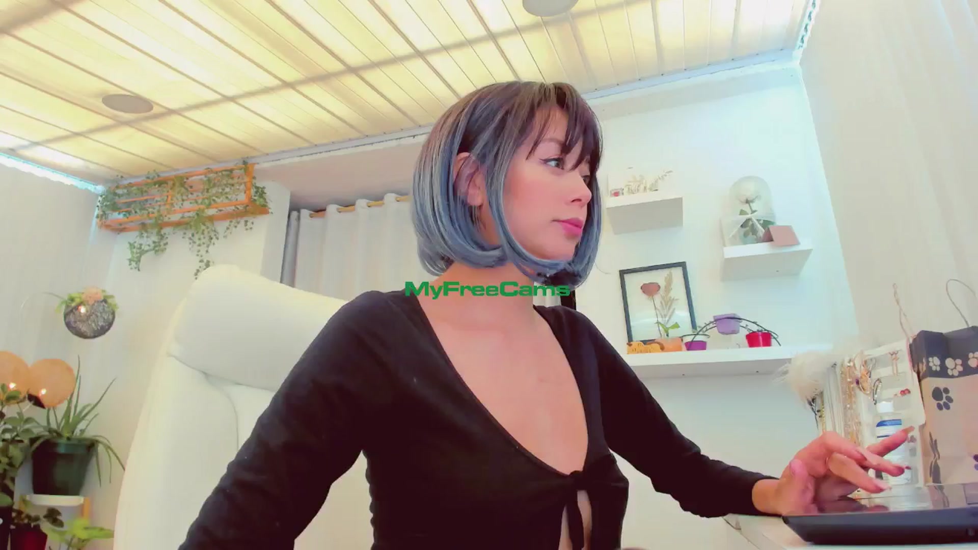 Gallery image thumbnail from AngelicRossy's myfreecams stream on, 06/20/2024, 19:07 image 2 of 20