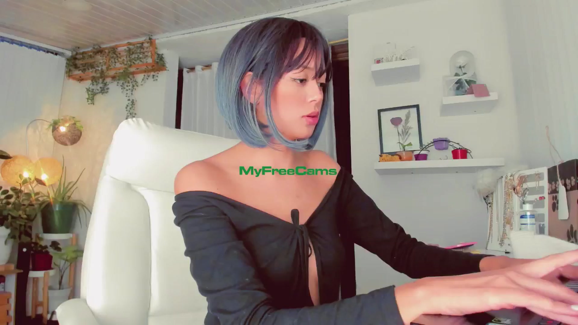 Gallery image thumbnail from AngelicRossy's myfreecams stream on, 06/20/2024, 23:43 image 1 of 20
