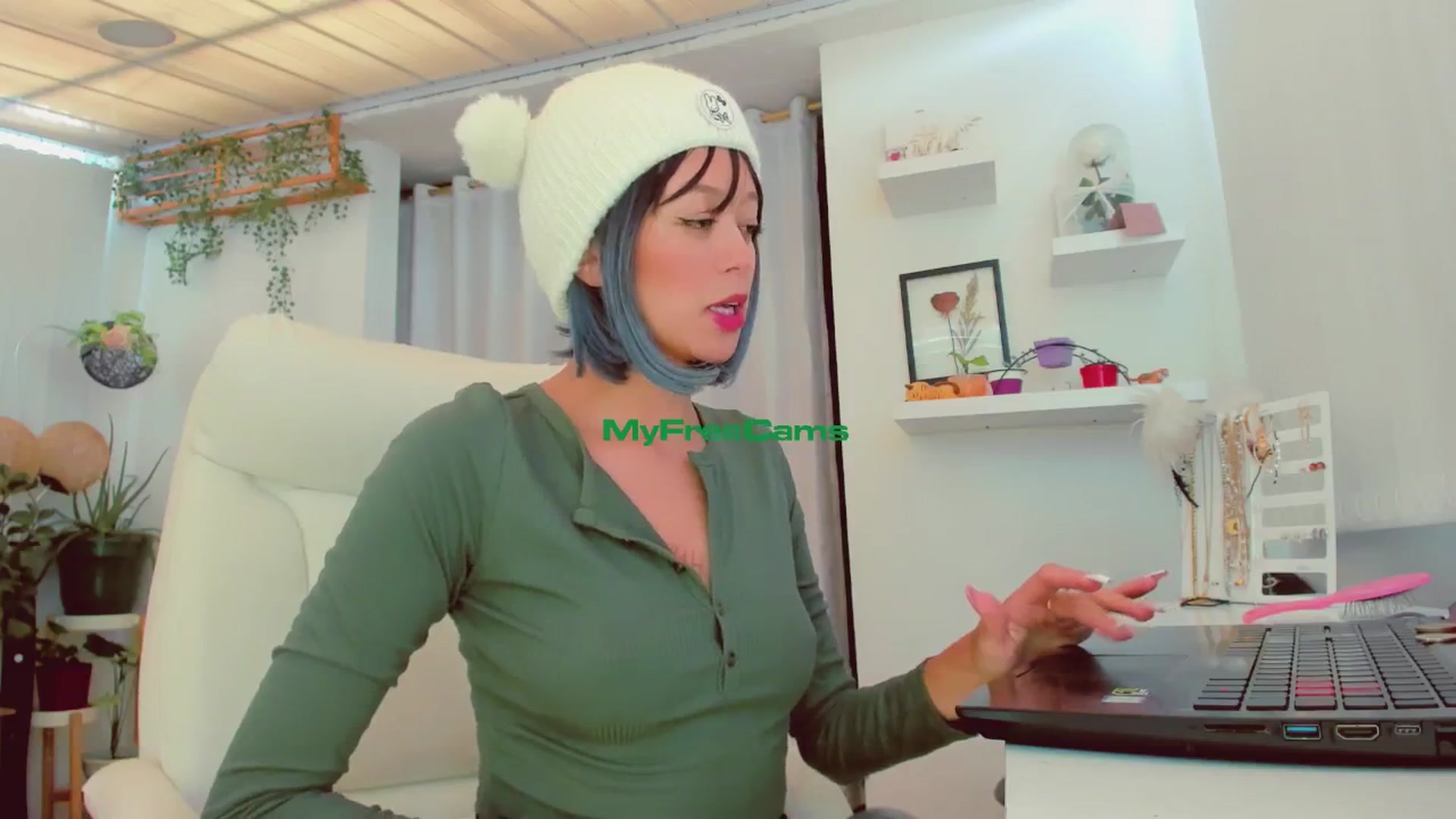 Gallery image thumbnail from AngelicRossy's myfreecams stream on, 06/28/2024, 20:33 image 10 of 20