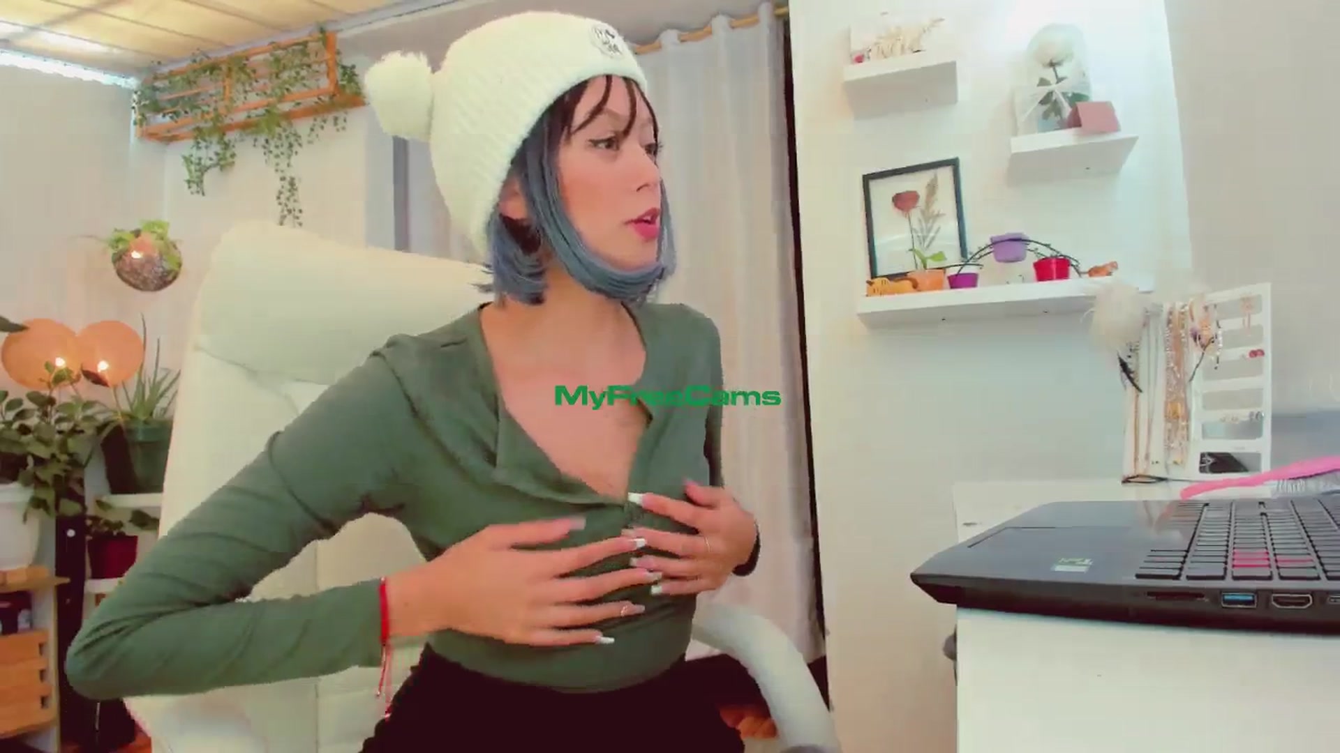 Gallery image thumbnail from AngelicRossy's myfreecams stream on, 06/28/2024, 20:33 image 19 of 20