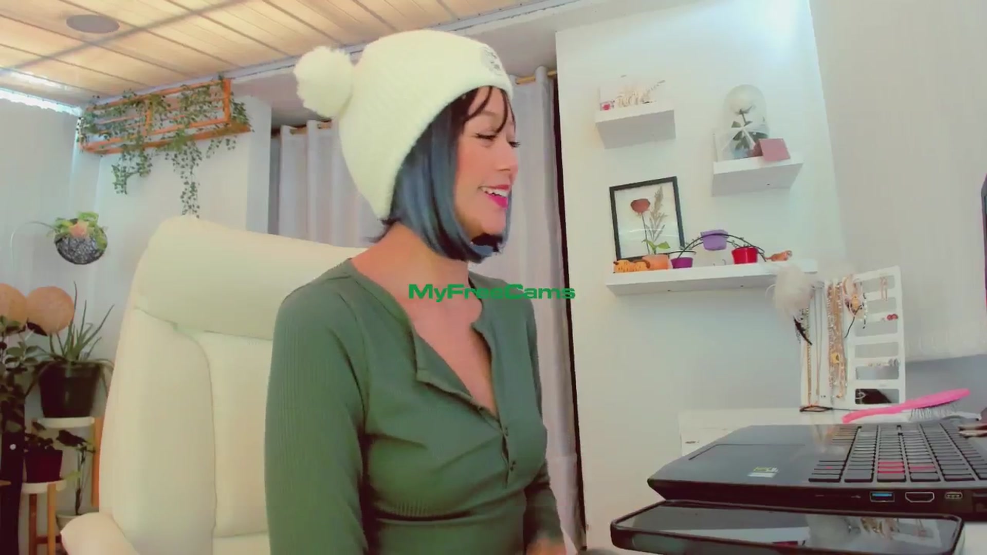 Gallery image thumbnail from AngelicRossy's myfreecams stream on, 06/28/2024, 20:33 image 2 of 20