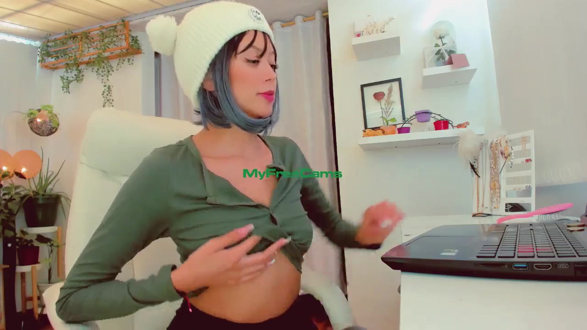 Gallery image thumbnail from AngelicRossy's myfreecams stream on, 06/28/2024, 20:33 image 18 of 20