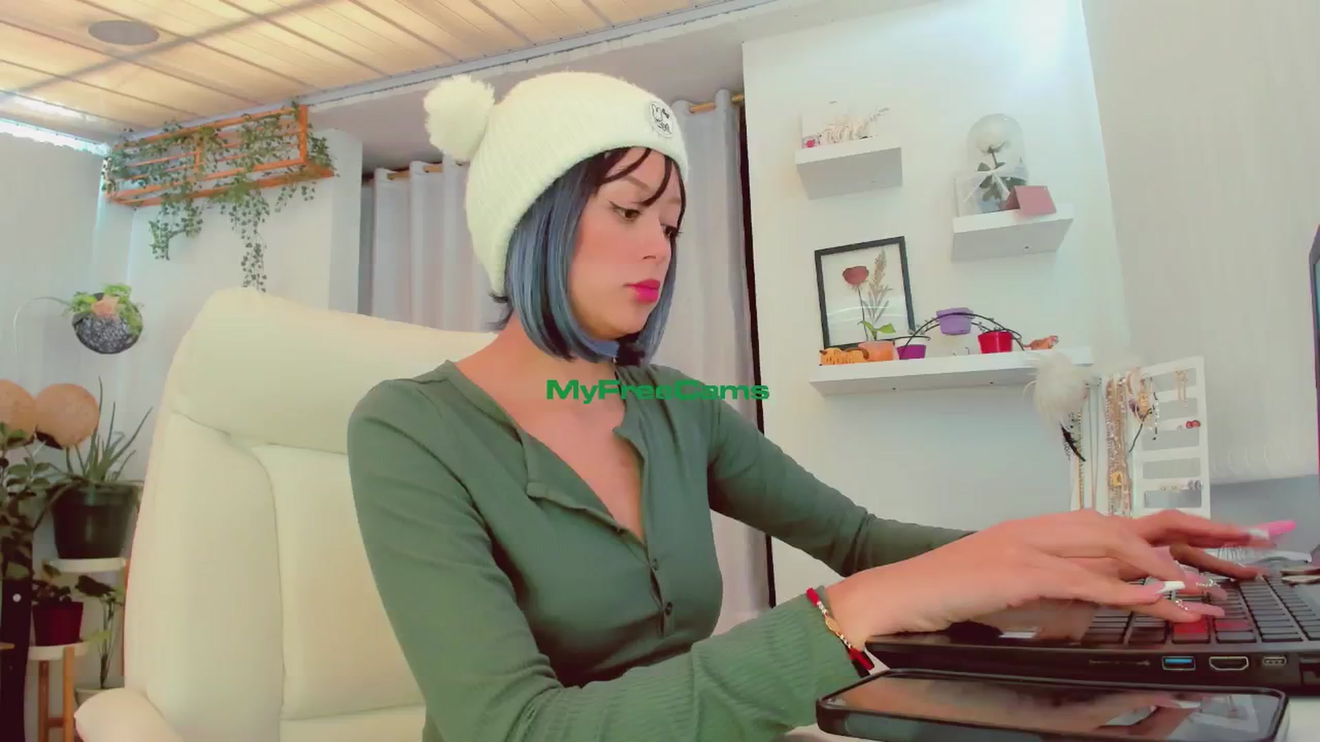 Gallery image thumbnail from AngelicRossy's myfreecams stream on, 06/28/2024, 20:33 image 1 of 20