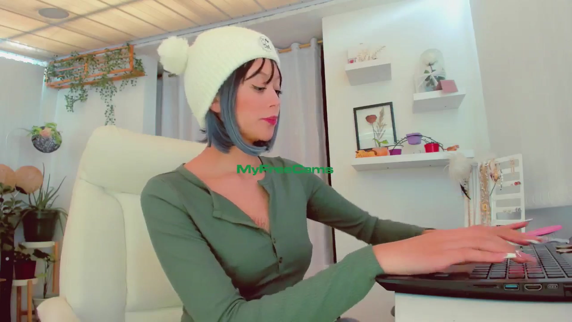 Gallery image thumbnail from AngelicRossy's myfreecams stream on, 06/28/2024, 20:33 image 9 of 20
