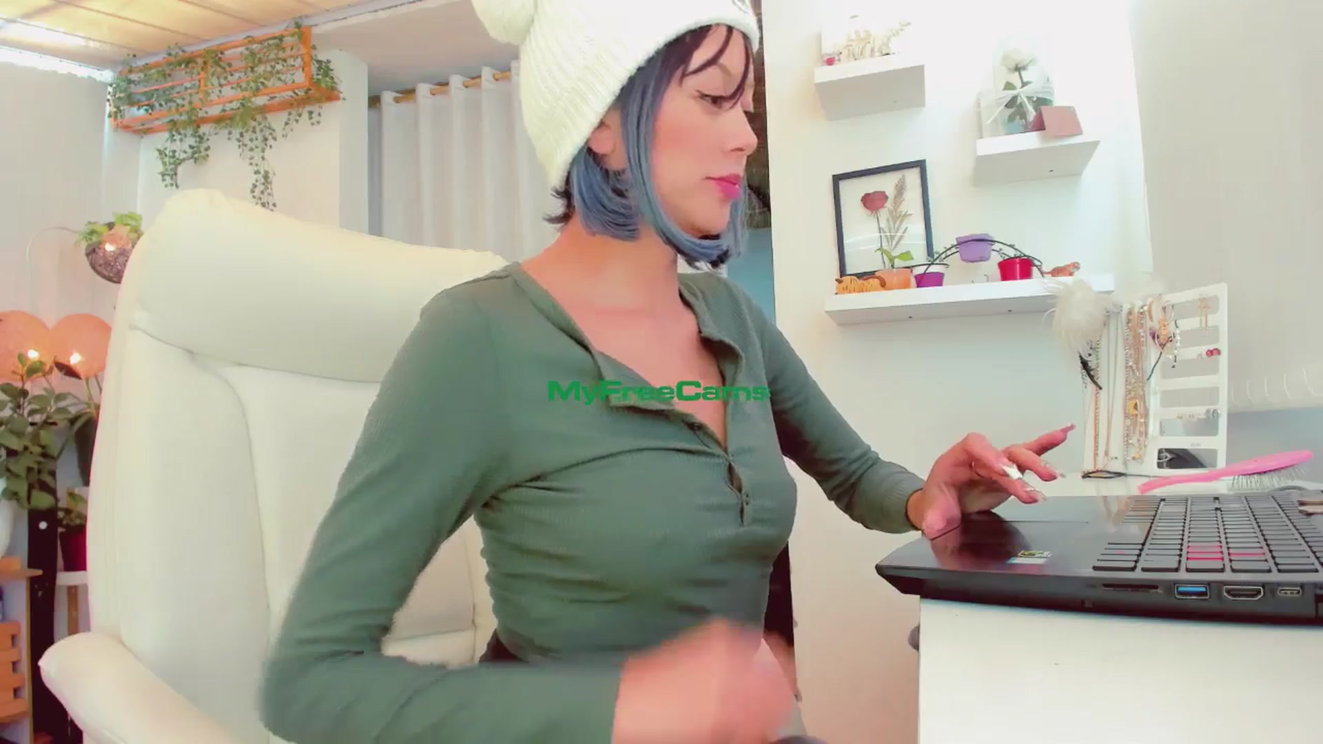 Gallery image thumbnail from AngelicRossy's myfreecams stream on, 06/28/2024, 21:11 image 6 of 20