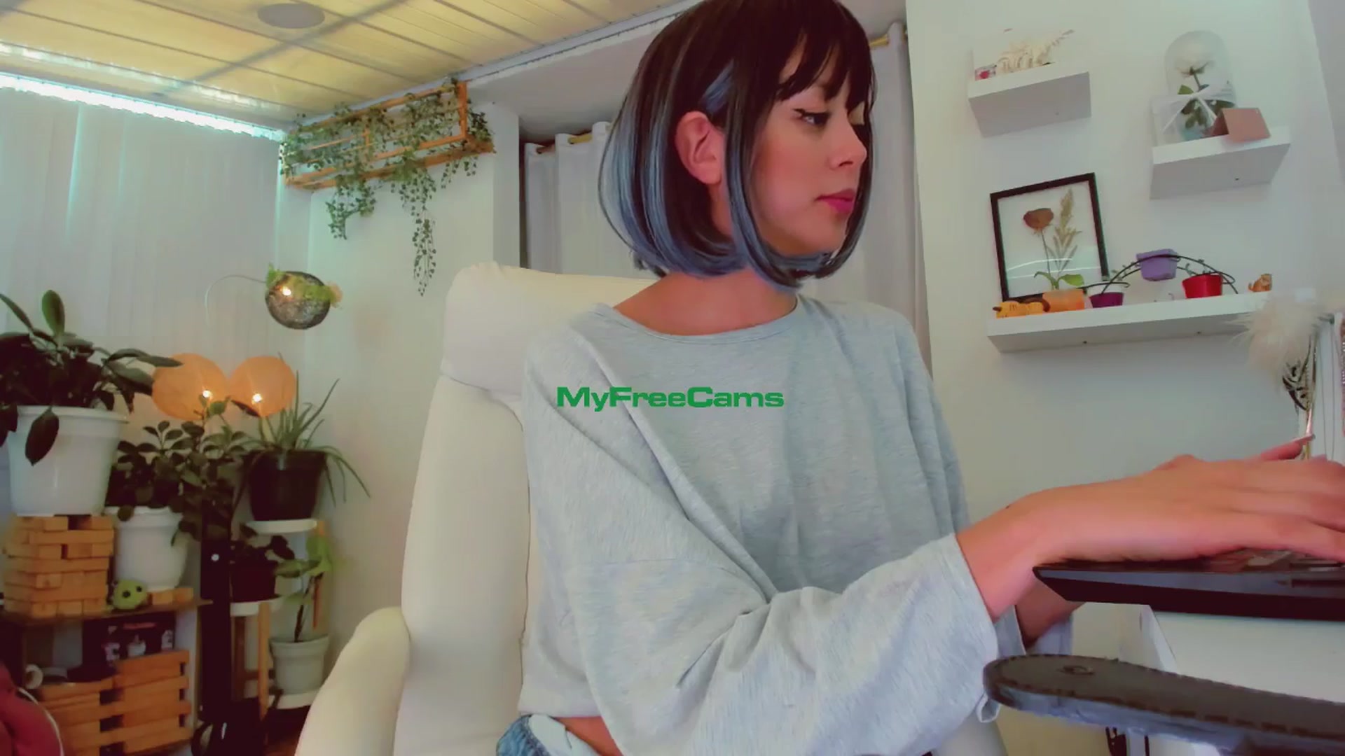Gallery image thumbnail from AngelicRossy's myfreecams stream on, 07/04/2024, 18:47 image 7 of 20